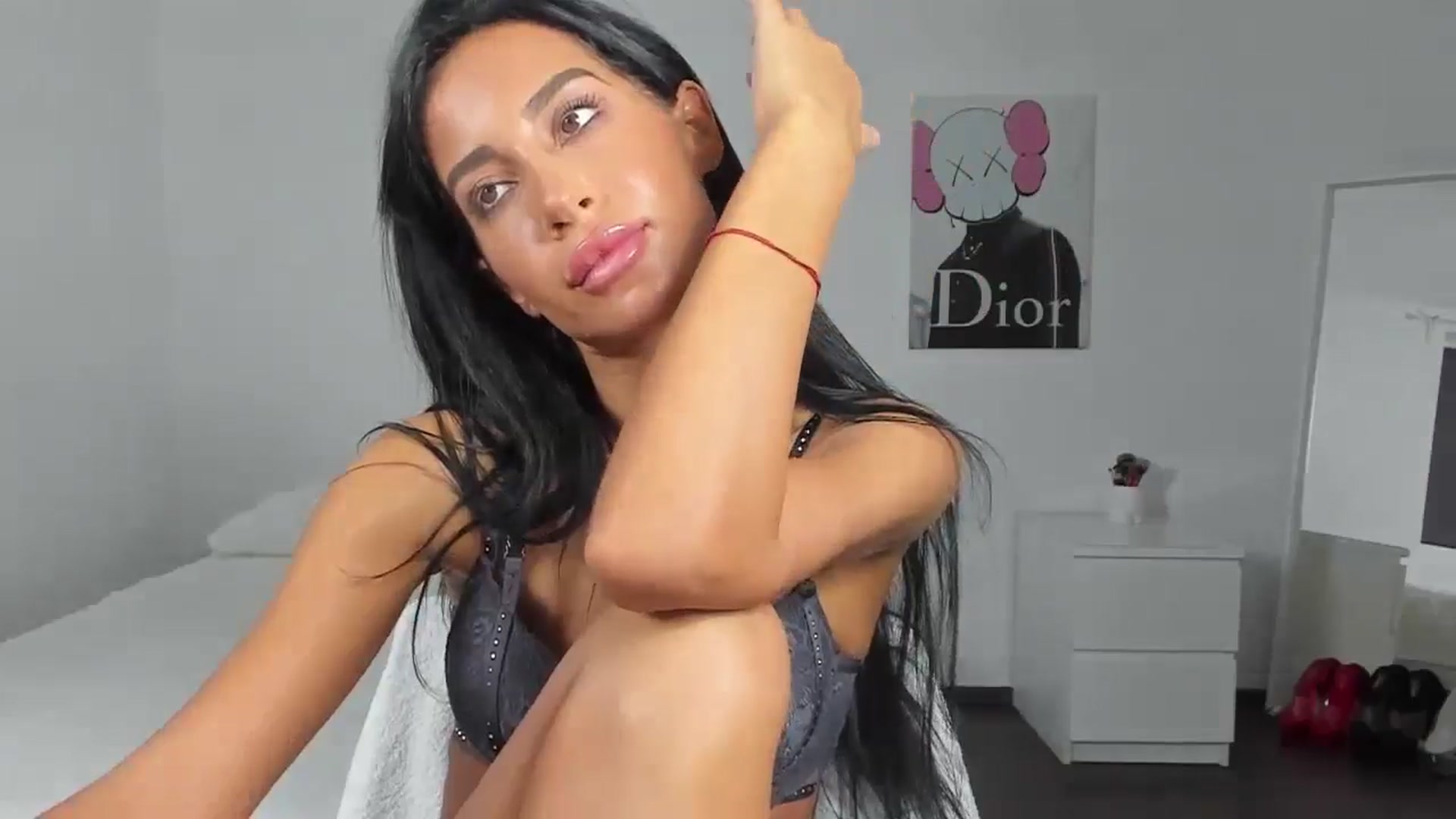 Gallery image thumbnail from Qarinah's myfreecams stream on, 05/14/2024, 22:01 image 8 of 20