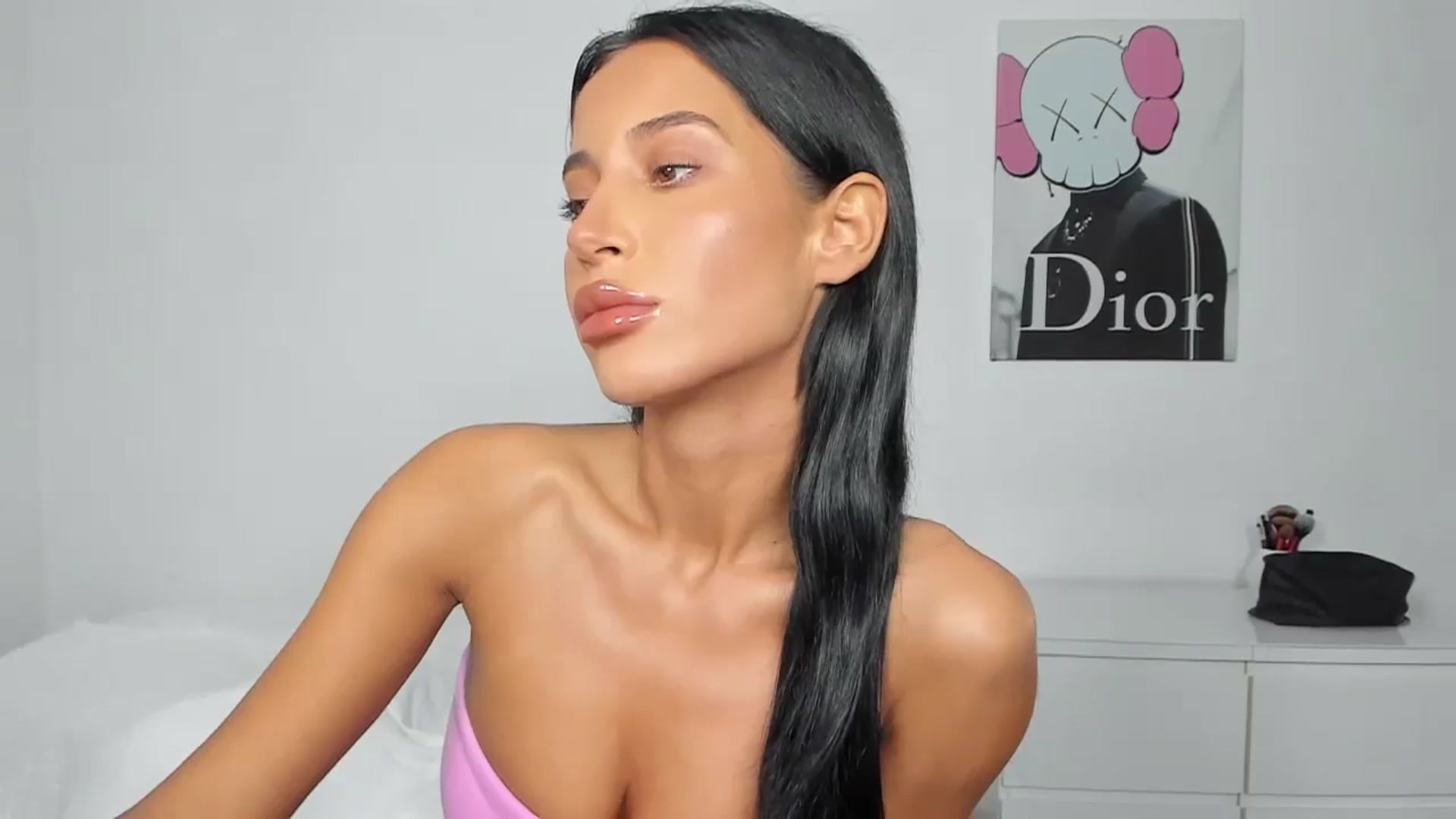 Gallery image thumbnail from Qarinah's myfreecams stream on, 05/15/2024, 23:12 image 12 of 20