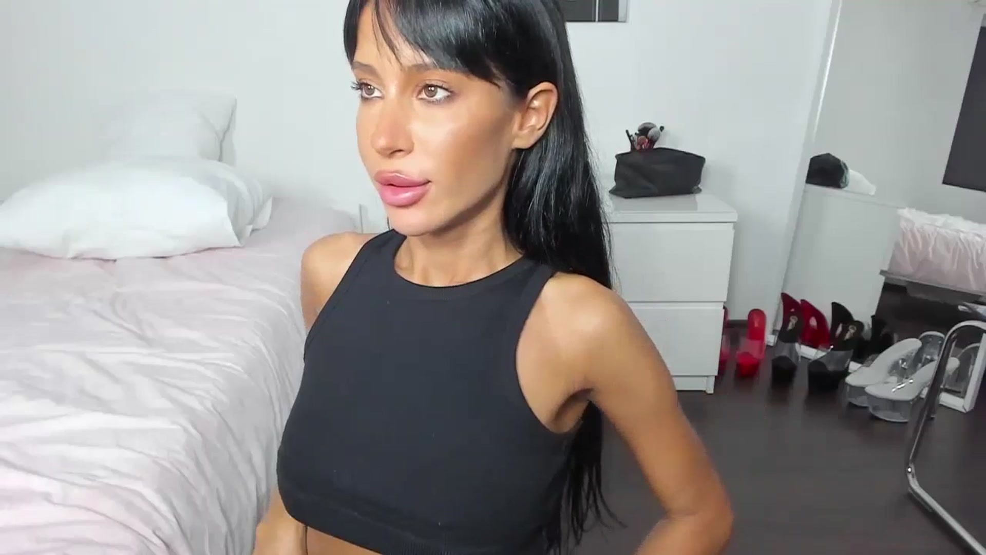 Gallery image thumbnail from Qarinah's myfreecams stream on, 05/17/2024, 03:55 image 3 of 20
