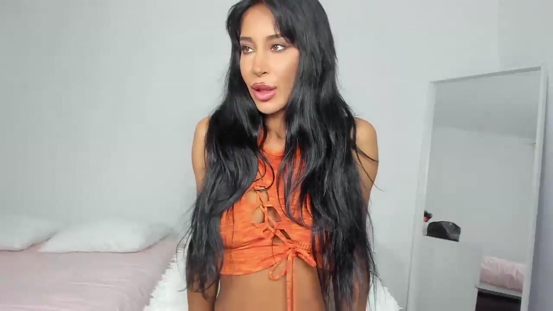 Gallery image thumbnail from Qarinah's myfreecams stream on, 05/19/2024, 21:54 image 17 of 20