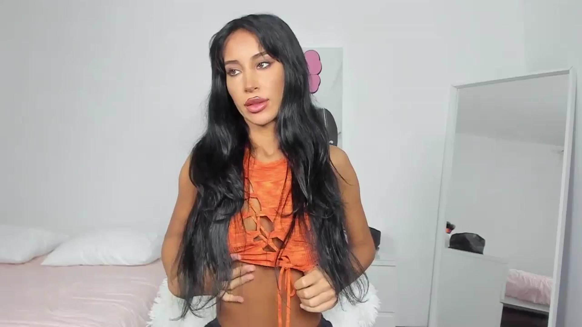 Gallery image thumbnail from Qarinah's myfreecams stream on, 05/19/2024, 21:54 image 19 of 20