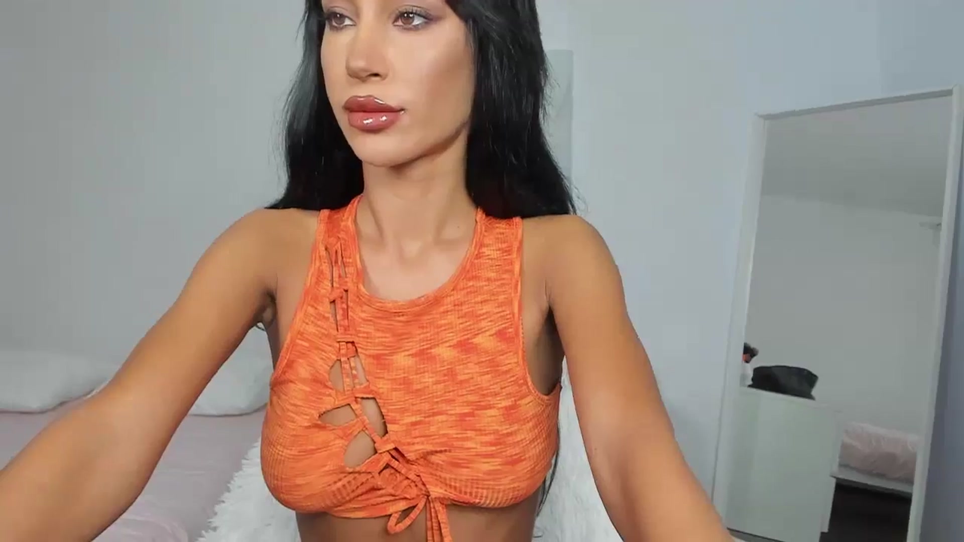 Gallery image thumbnail from Qarinah's myfreecams stream on, 05/20/2024, 01:19 image 3 of 20