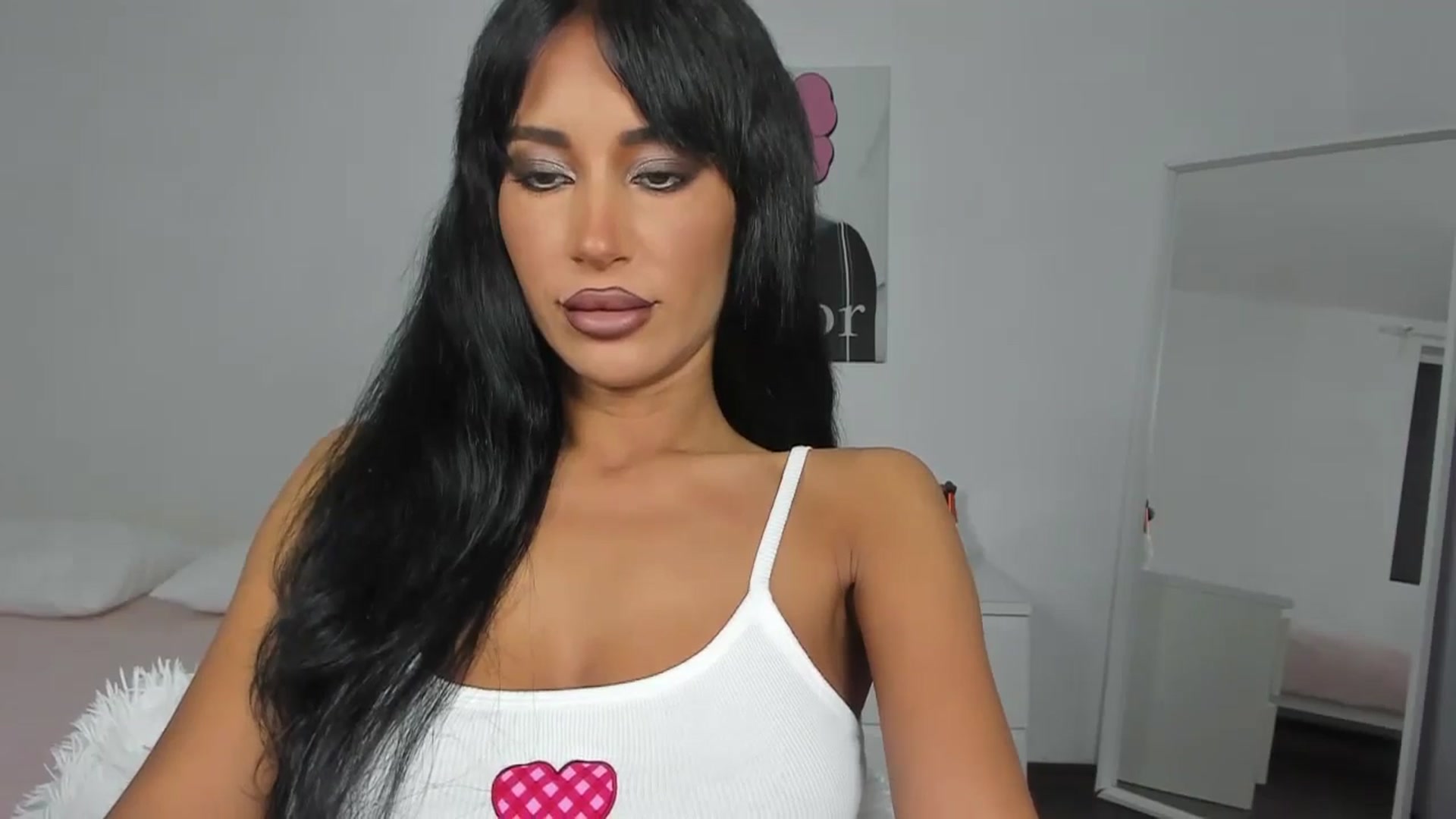 Gallery image thumbnail from Qarinah's myfreecams stream on, 05/20/2024, 19:07 image 9 of 20