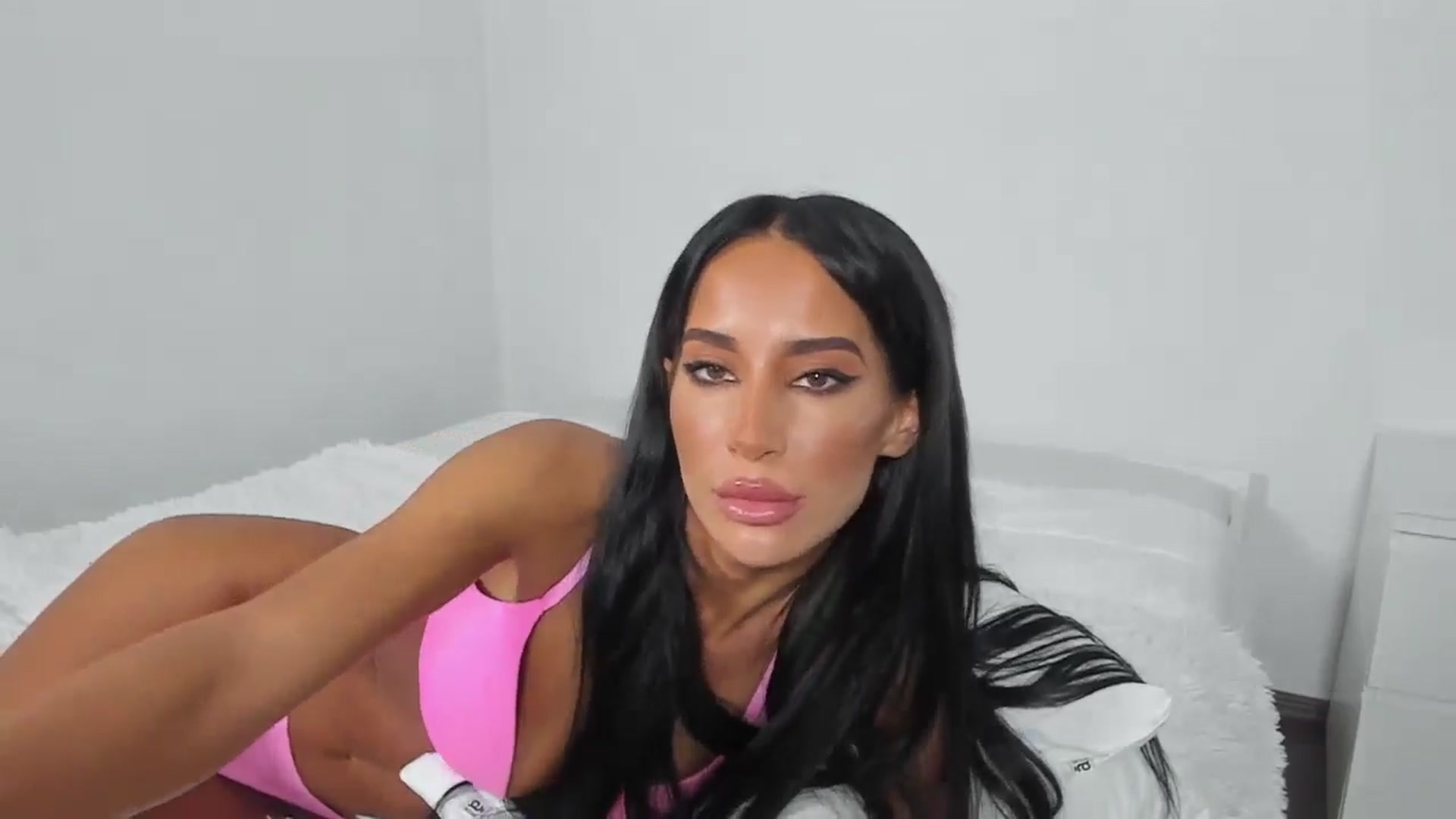 Gallery image thumbnail from Qarinah's myfreecams stream on, 05/27/2024, 24:22 image 12 of 20