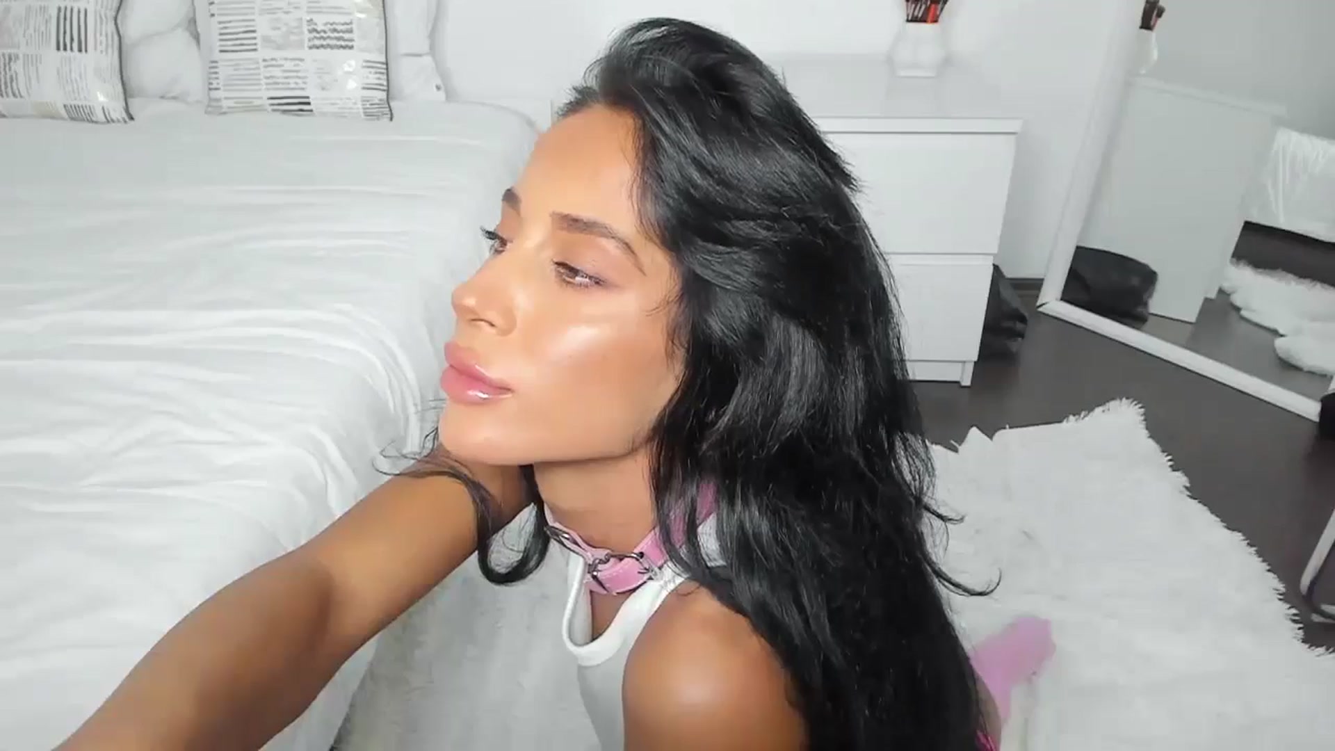 Gallery image thumbnail from Qarinah's myfreecams stream on, 06/06/2024, 24:00 image 18 of 20