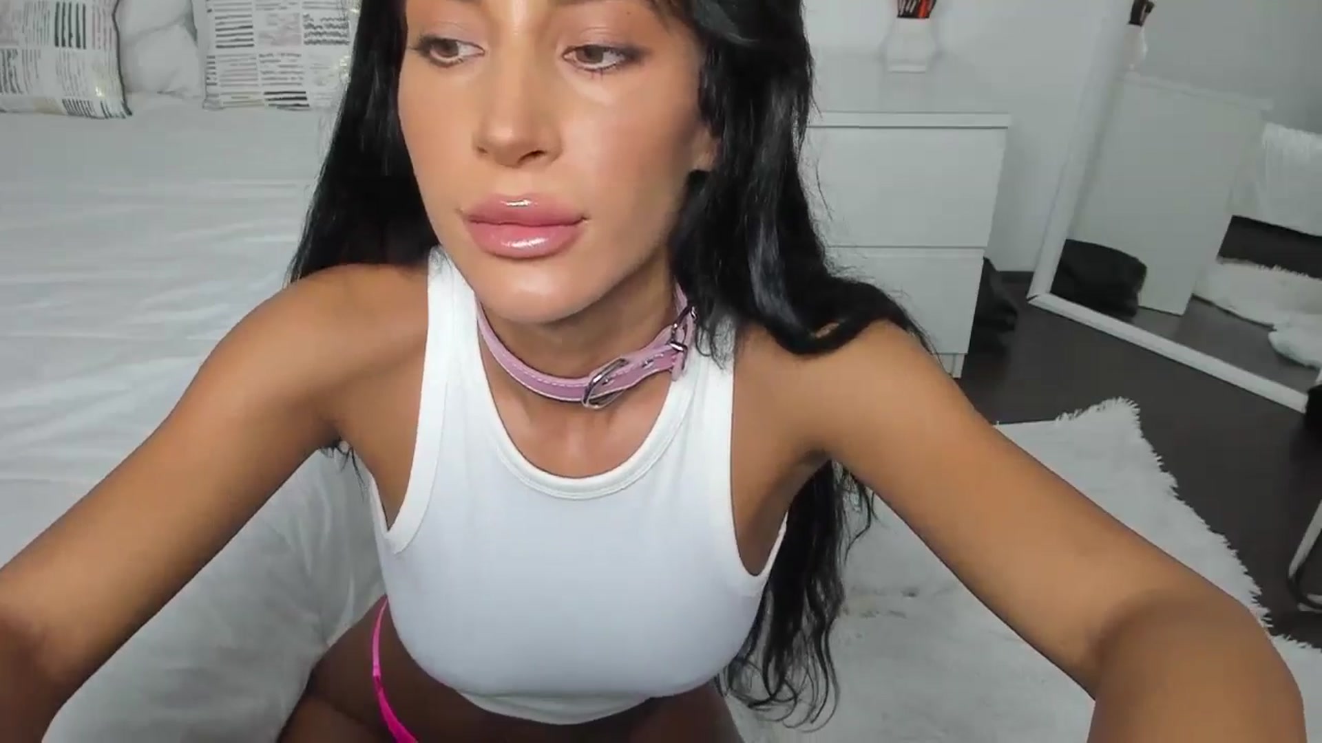 Gallery image thumbnail from Qarinah's myfreecams stream on, 06/06/2024, 24:00 image 14 of 20