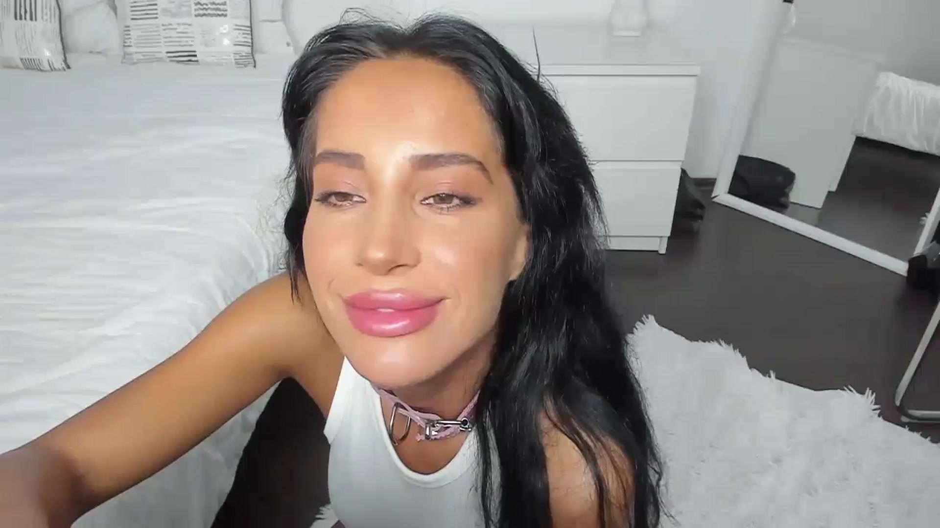 Gallery image thumbnail from Qarinah's myfreecams stream on, 06/06/2024, 01:37 image 9 of 20