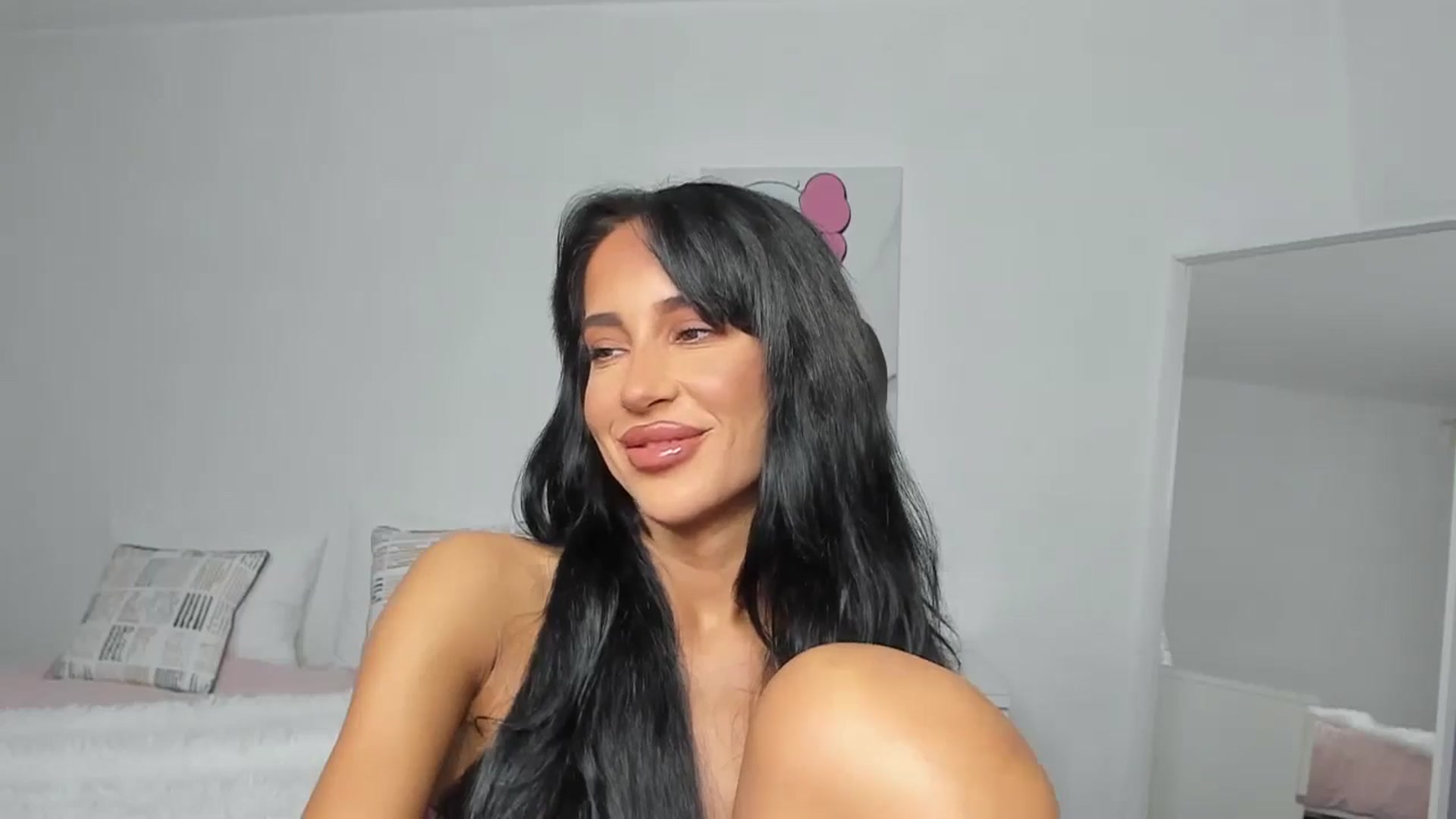 Gallery image thumbnail from Qarinah's myfreecams stream on, 06/08/2024, 24:33 image 4 of 20