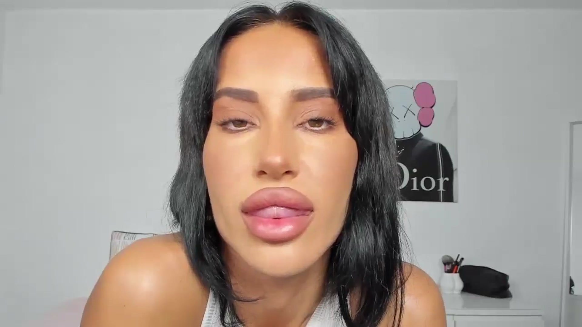 Gallery image thumbnail from Qarinah's myfreecams stream on, 06/08/2024, 23:32 image 4 of 20