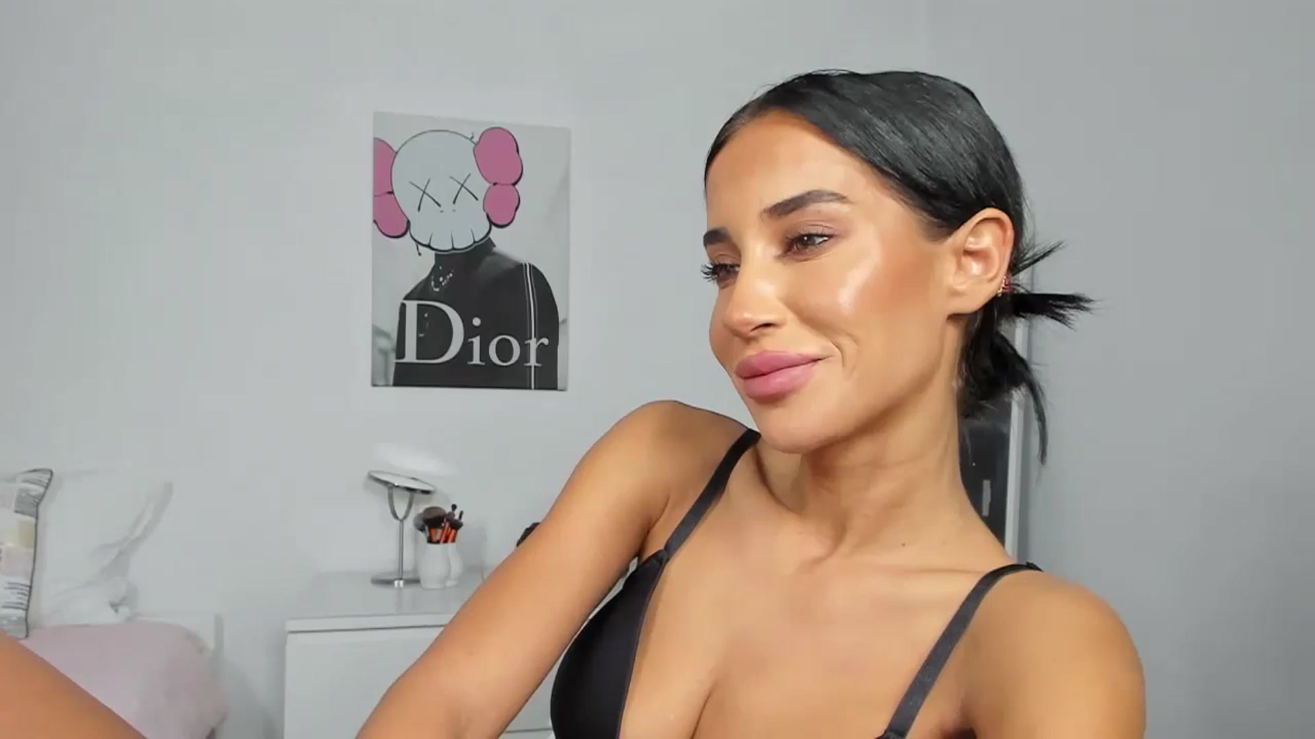 Gallery image thumbnail from Qarinah's myfreecams stream on, 06/18/2024, 23:00 image 19 of 20