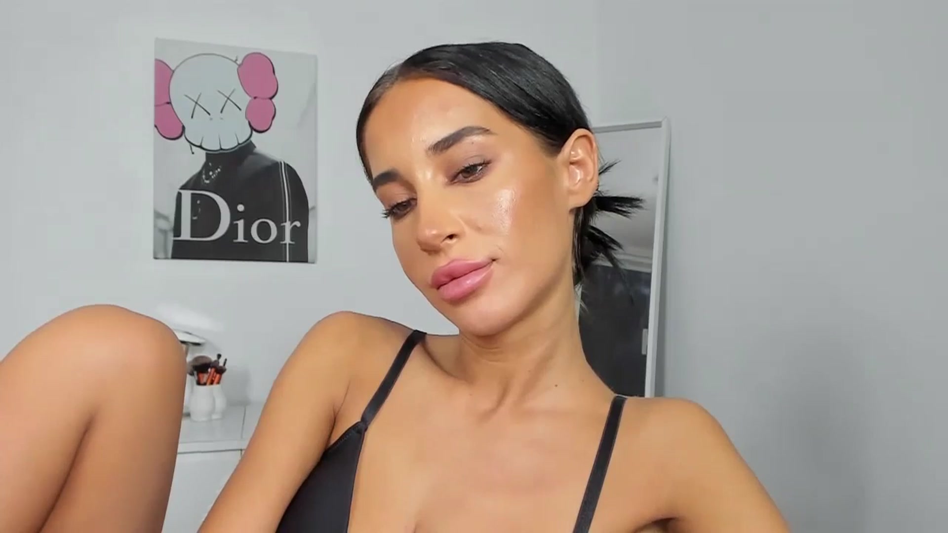Gallery image thumbnail from Qarinah's myfreecams stream on, 06/19/2024, 01:52 image 11 of 20