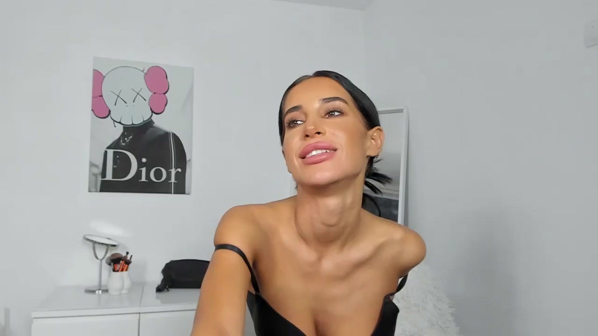 Gallery image thumbnail from Qarinah's myfreecams stream on, 06/19/2024, 01:52 image 18 of 20