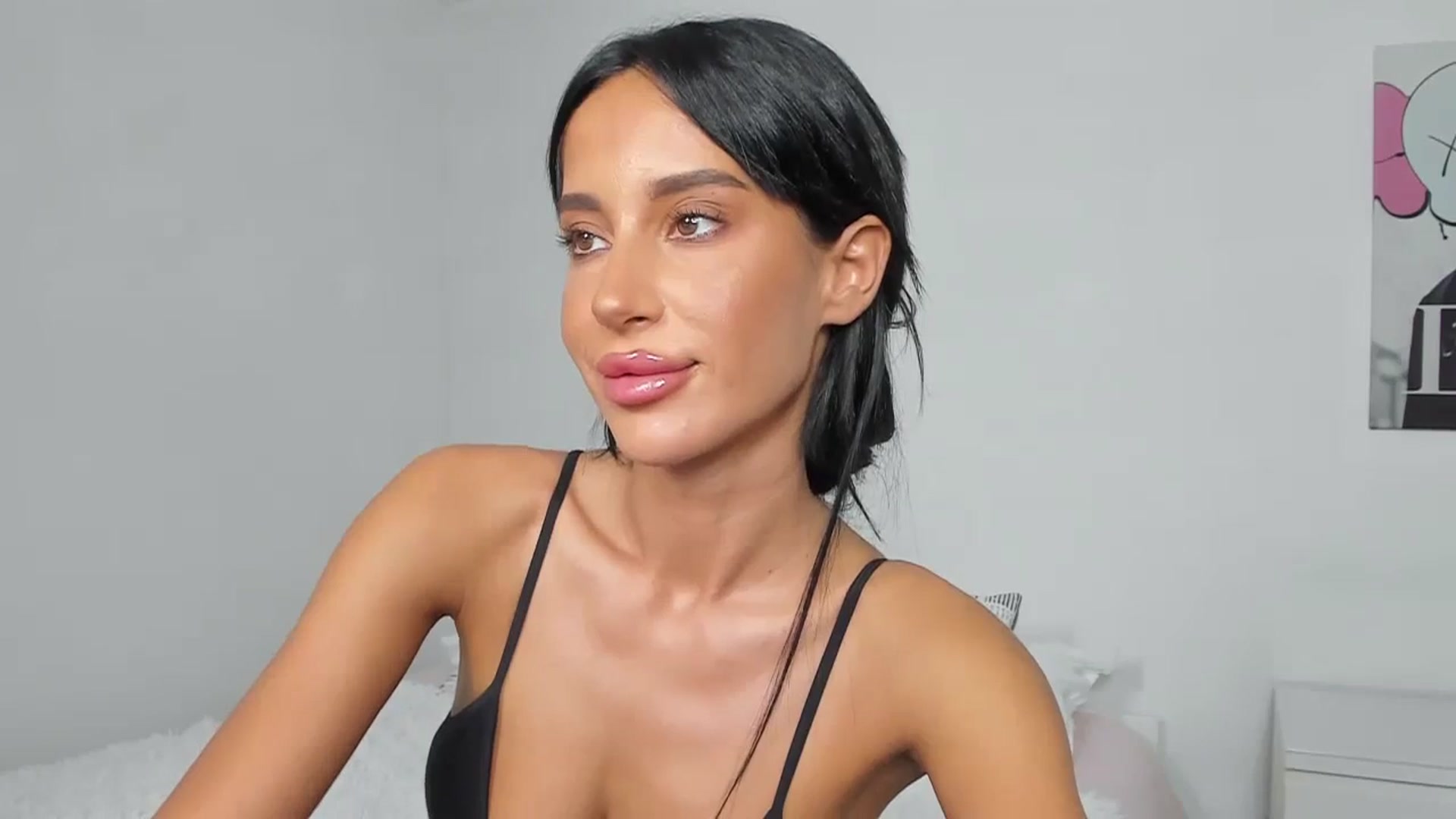 Gallery image thumbnail from Qarinah's myfreecams stream on, 06/23/2024, 01:51 image 16 of 20