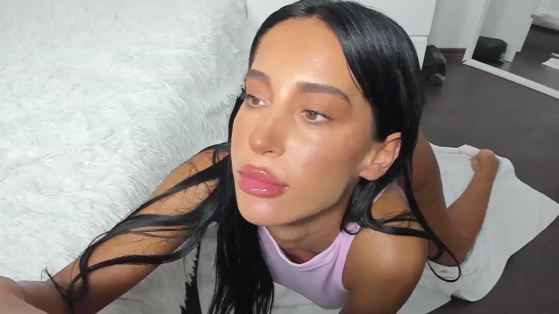 Gallery image thumbnail from Qarinah's myfreecams stream on, 06/25/2024, 01:43 image 16 of 20