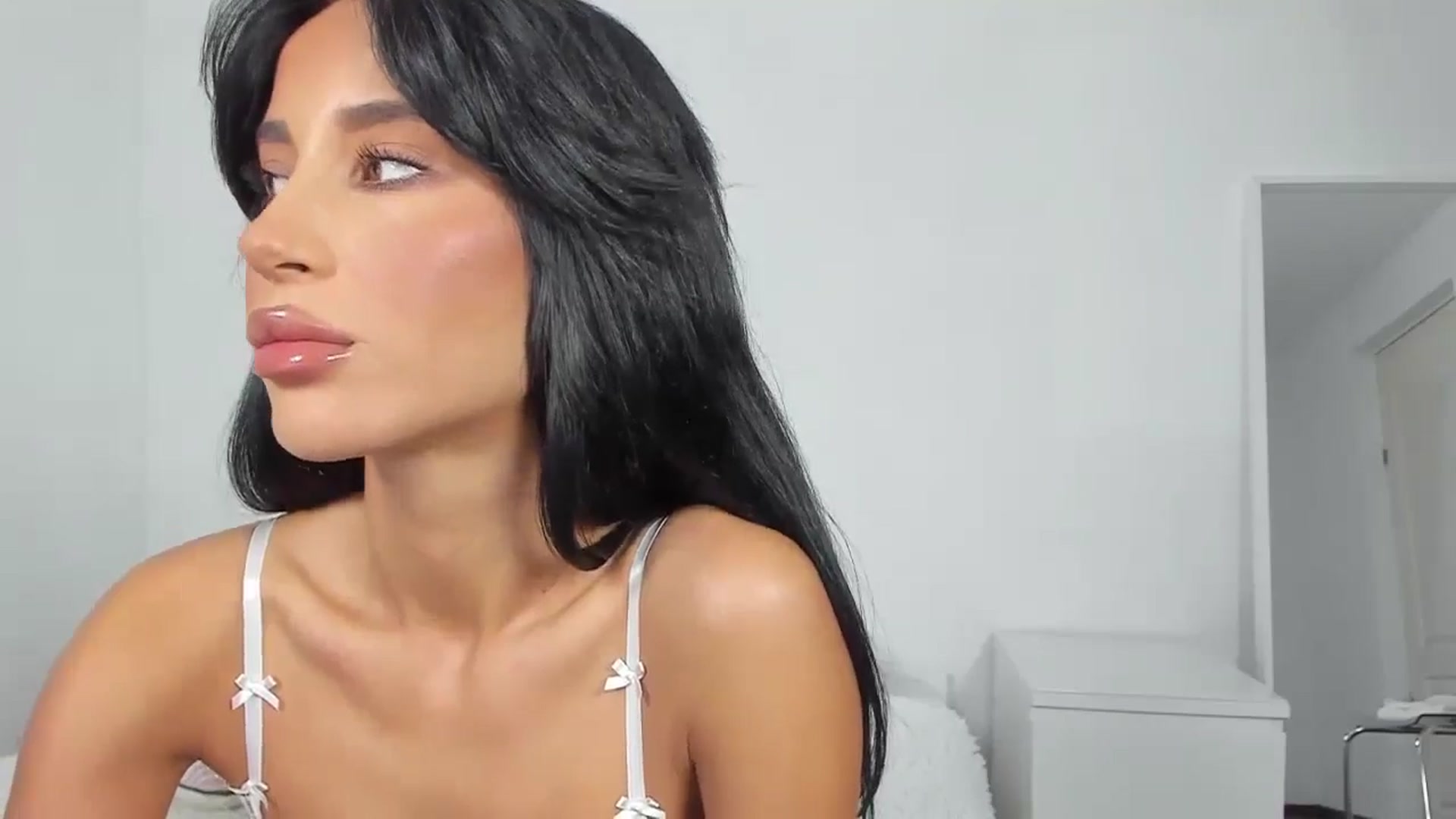 Gallery image thumbnail from Qarinah's myfreecams stream on, 07/08/2024, 14:26 image 6 of 20