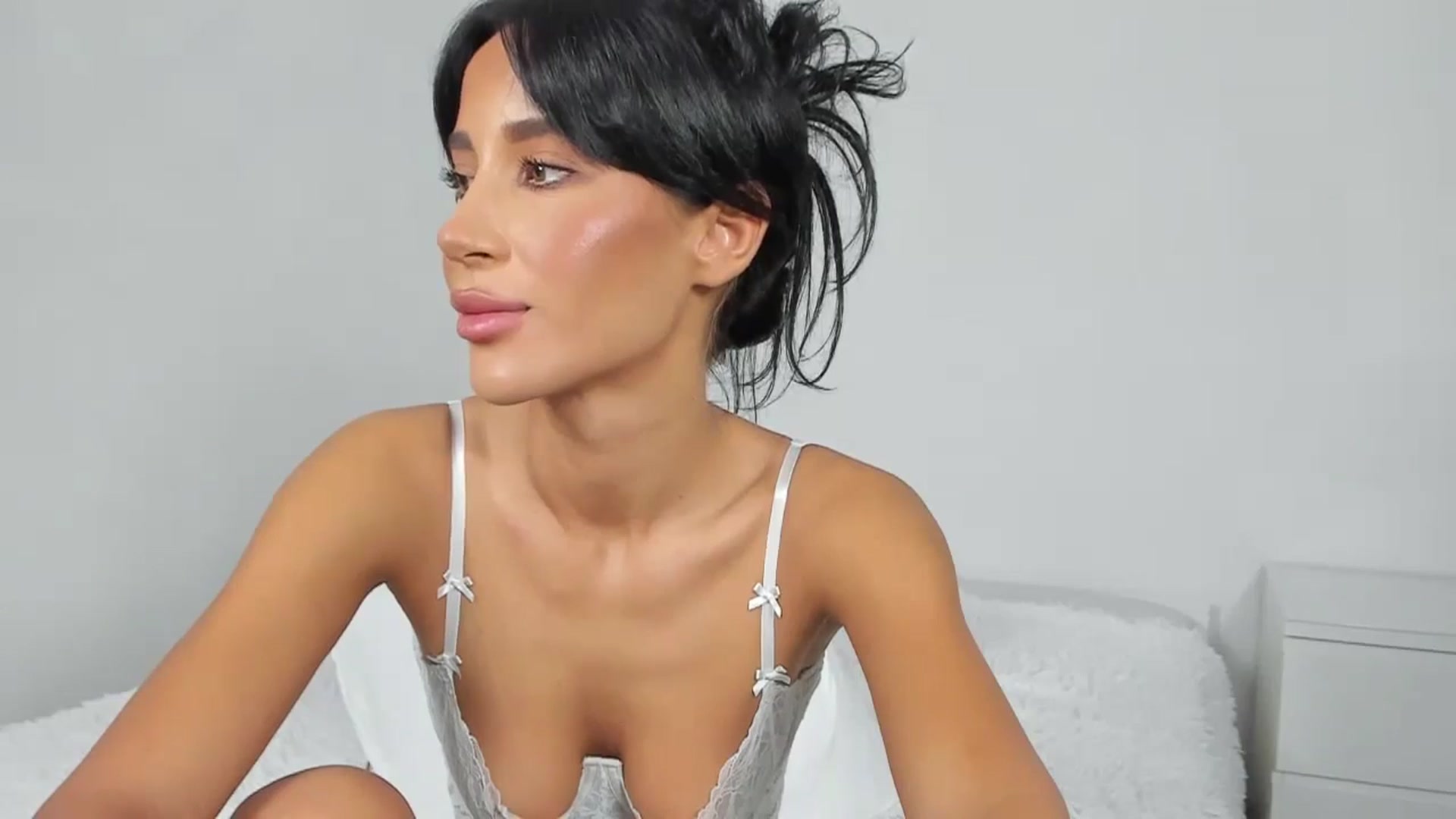 Gallery image thumbnail from Qarinah's myfreecams stream on, 07/08/2024, 21:19 image 14 of 20