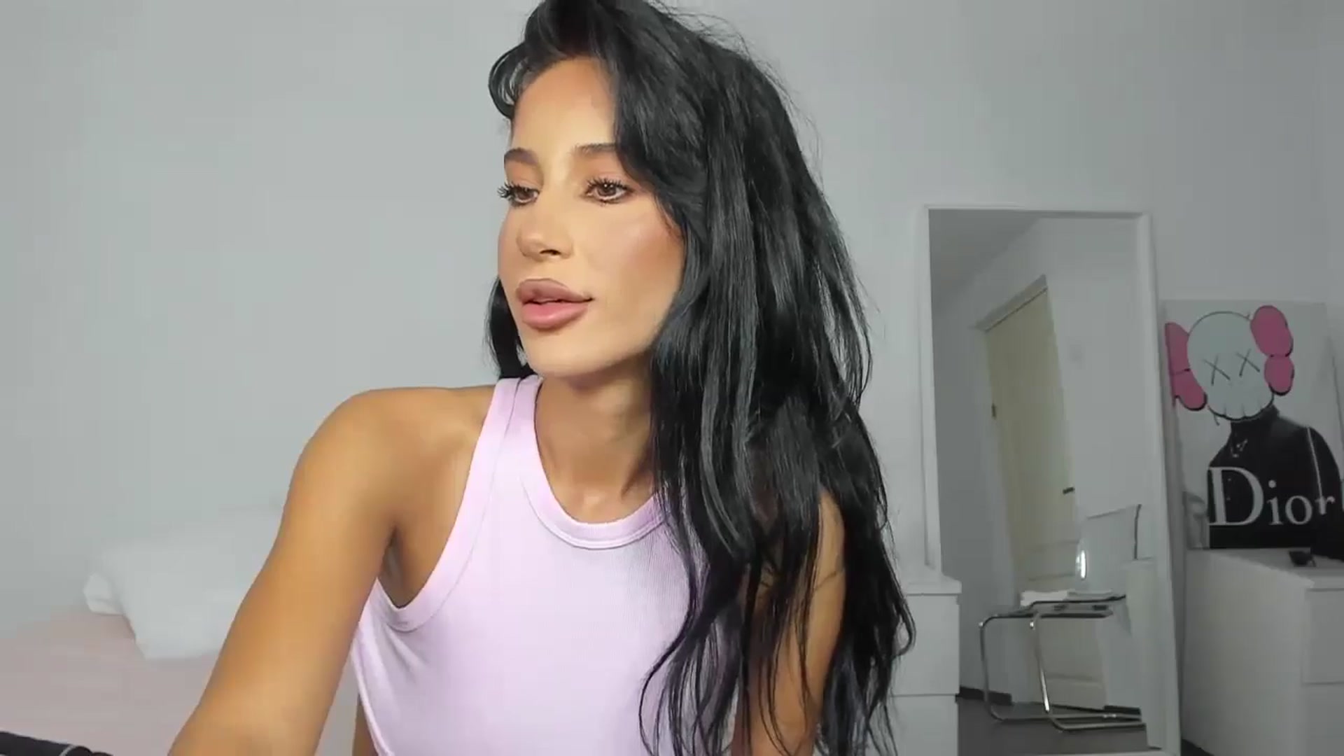 Gallery image thumbnail from Qarinah's myfreecams stream on, 07/14/2024, 24:33 image 6 of 20