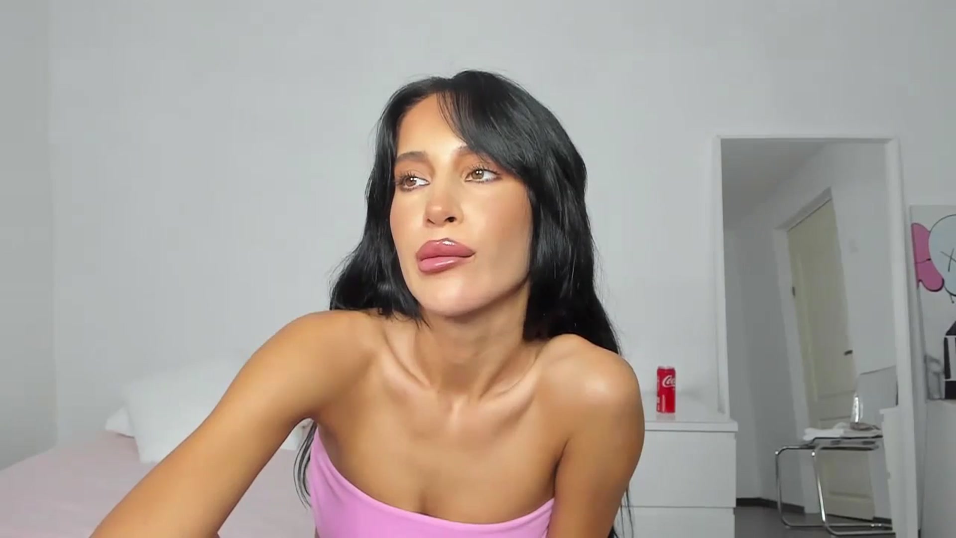 Gallery image thumbnail from Qarinah's myfreecams stream on, 07/15/2024, 24:45 image 15 of 20