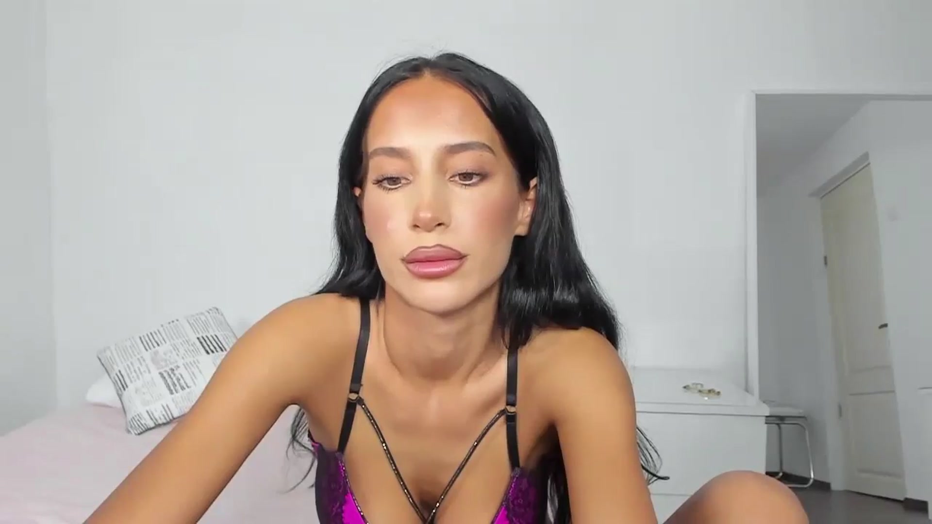 Gallery image thumbnail from Qarinah's myfreecams stream on, 07/21/2024, 03:14 image 8 of 20