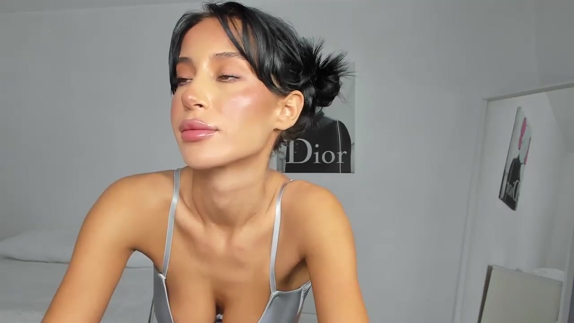 Gallery image thumbnail from Qarinah's myfreecams stream on, 08/08/2024, 02:12 image 8 of 20