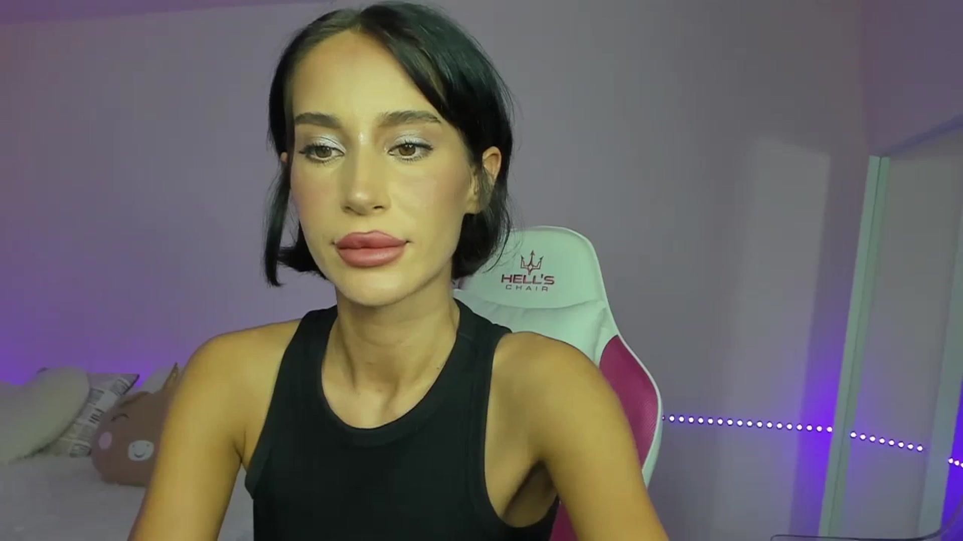 Gallery image thumbnail from Qarinah's myfreecams stream on, 08/20/2024, 23:06 image 9 of 20