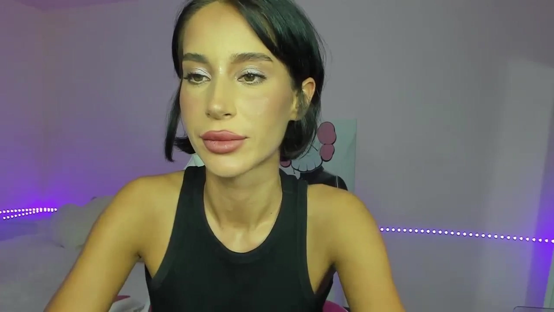 Gallery image thumbnail from Qarinah's myfreecams stream on, 08/20/2024, 23:06 image 8 of 20