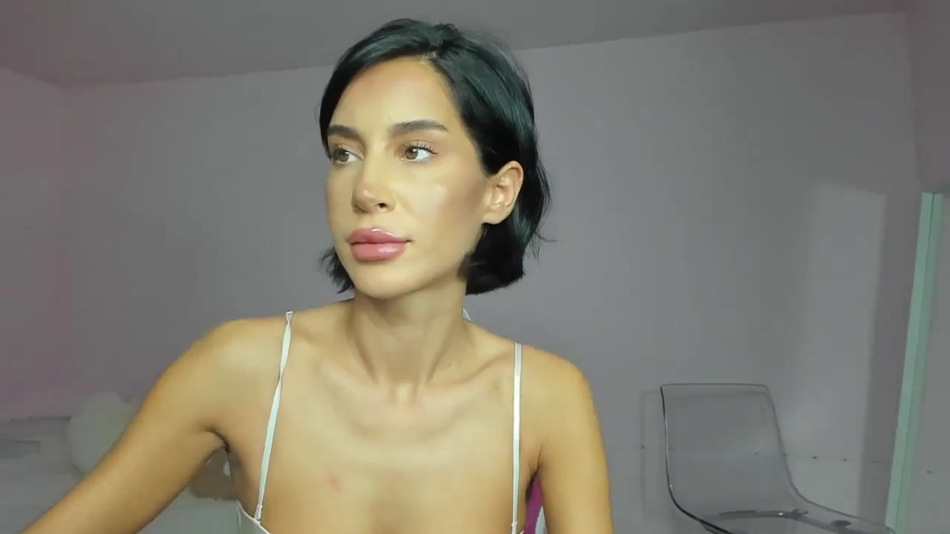 Gallery image thumbnail from Qarinah's myfreecams stream on, 08/27/2024, 15:05 image 18 of 20