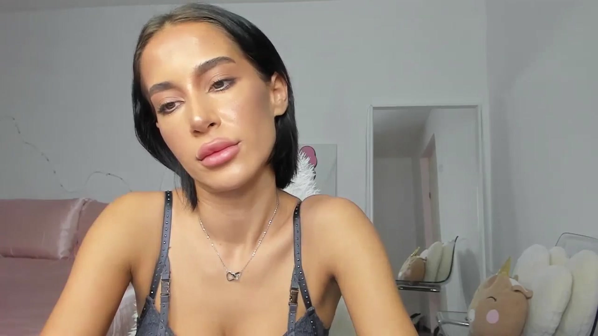 Gallery image thumbnail from Qarinah's myfreecams stream on, 10/29/2024, 10:37 image 12 of 20