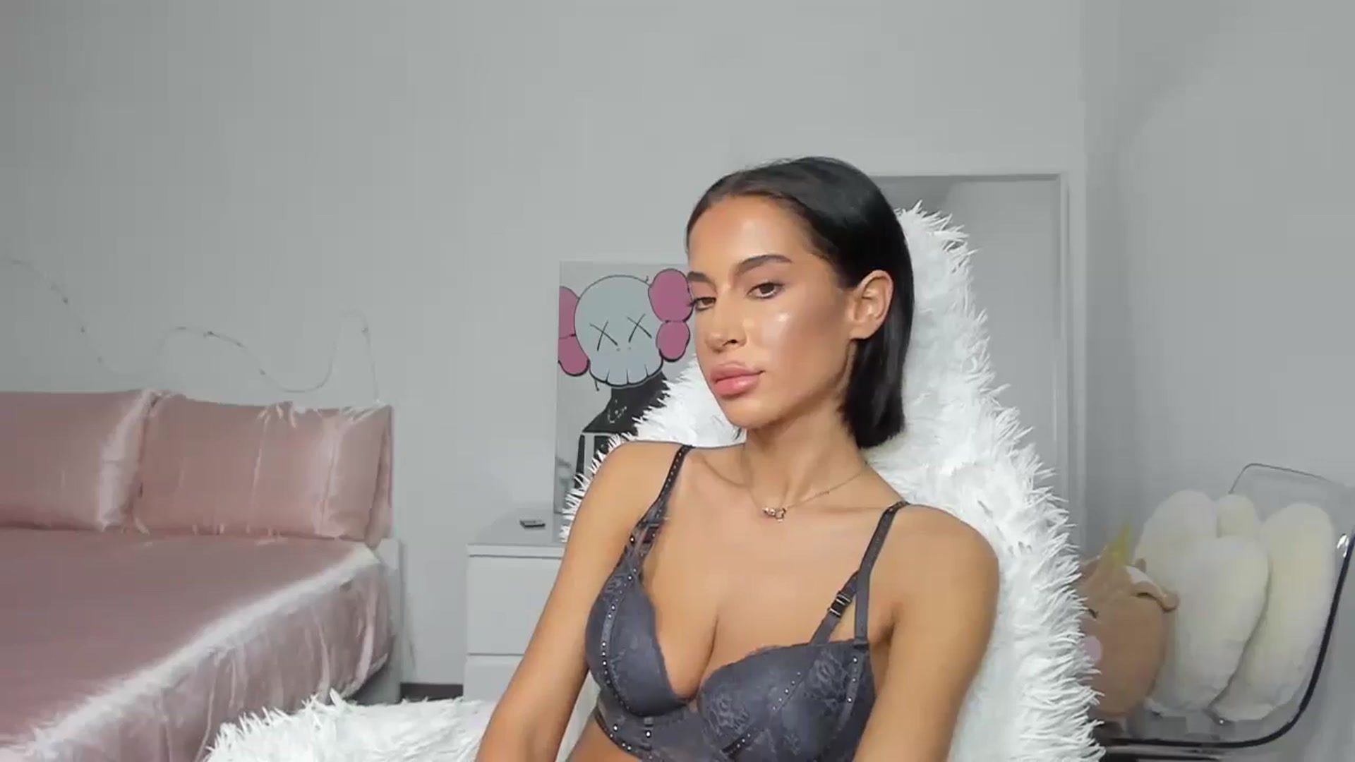 Gallery image thumbnail from Qarinah's myfreecams stream on, 10/29/2024, 12:36 image 12 of 20