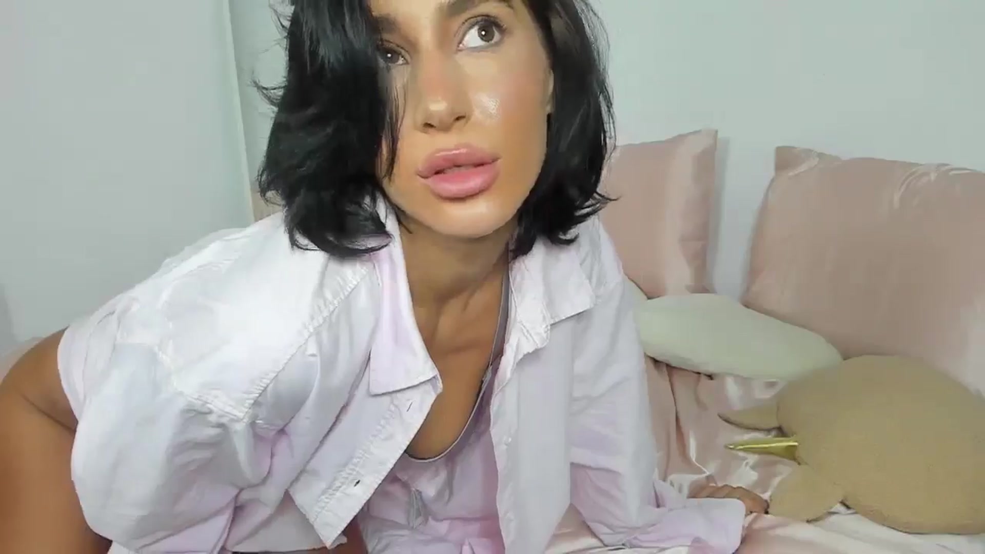 Gallery image thumbnail from Qarinah's myfreecams stream on, 01/02/2025, 03:27 image 14 of 20
