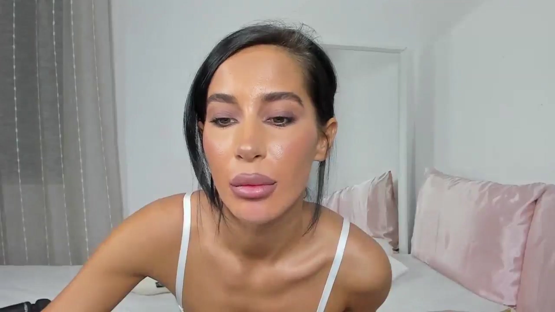 Gallery image thumbnail from Qarinah's myfreecams stream on, 02/04/2025, 01:21 image 16 of 20