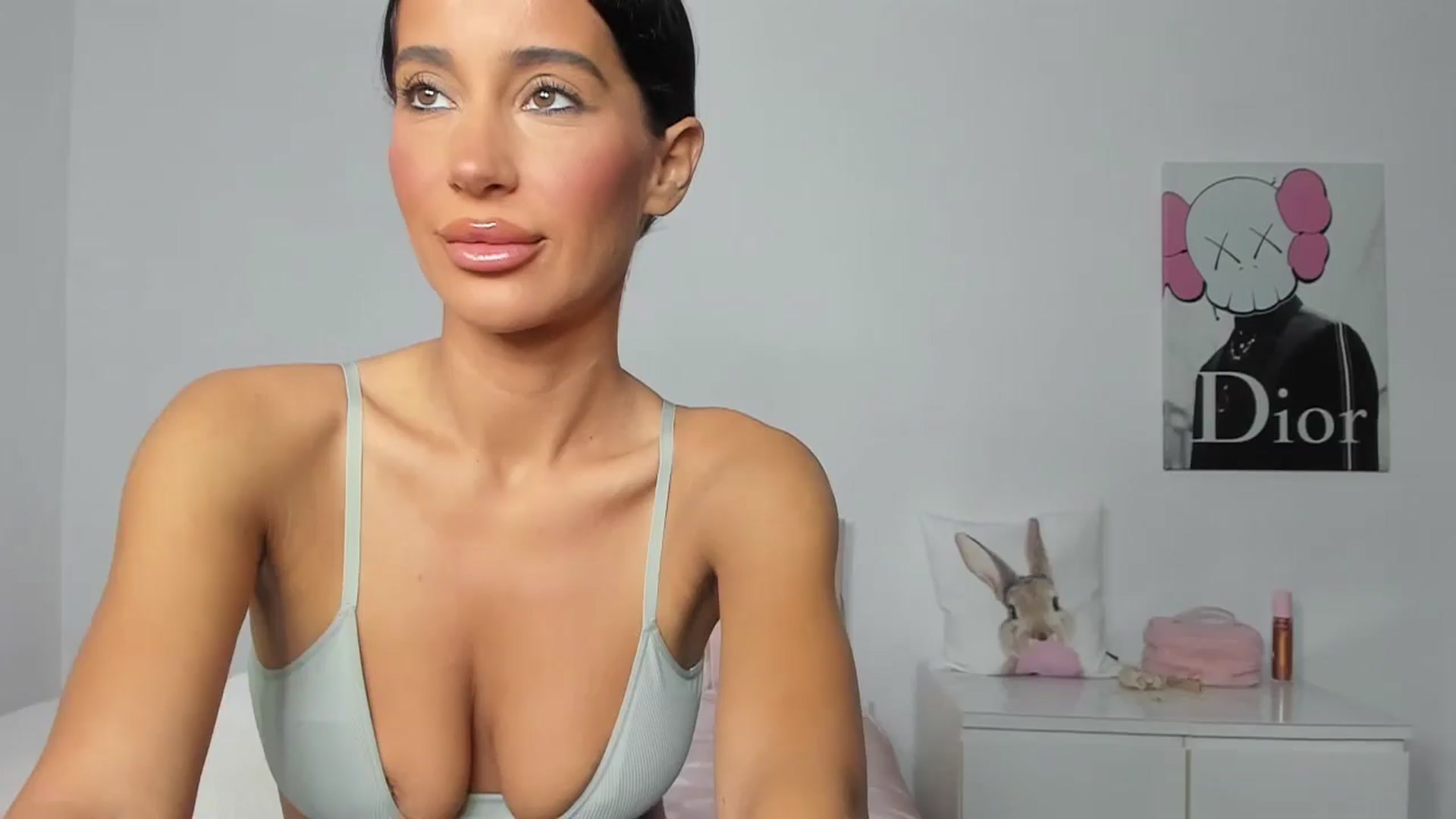 Gallery image thumbnail from Qarinah's myfreecams stream on, 04/17/2025, 24:19 image 17 of 20
