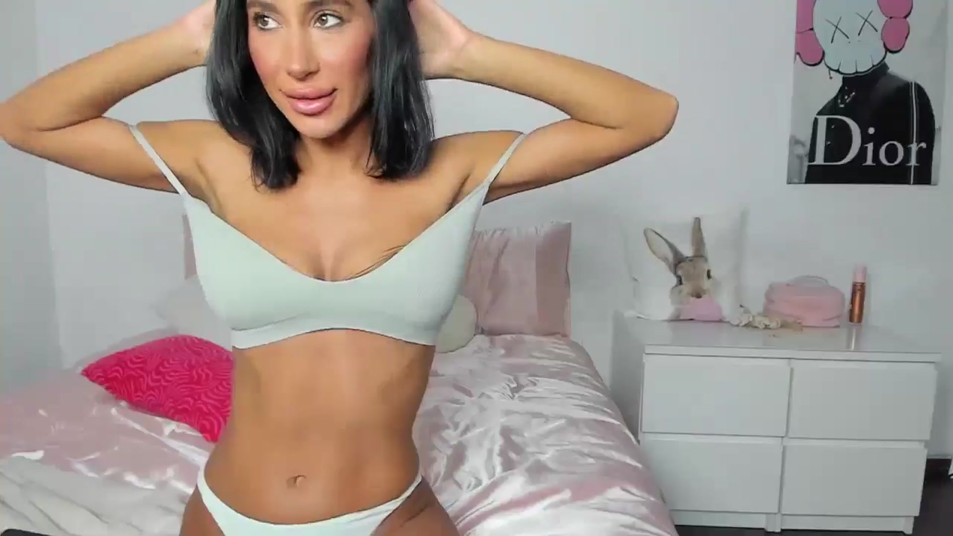 Gallery image thumbnail from Qarinah's myfreecams stream on, 04/17/2025, 02:08 image 12 of 20