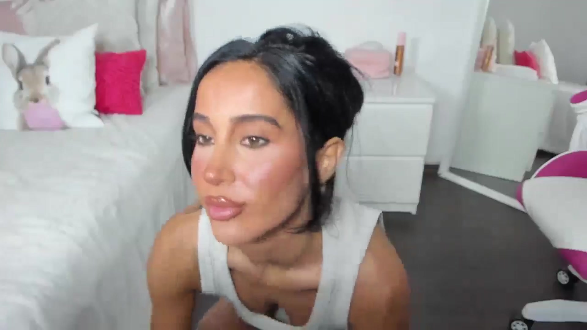 Gallery image thumbnail from Qarinah's myfreecams stream on, 04/27/2025, 01:21 image 4 of 20