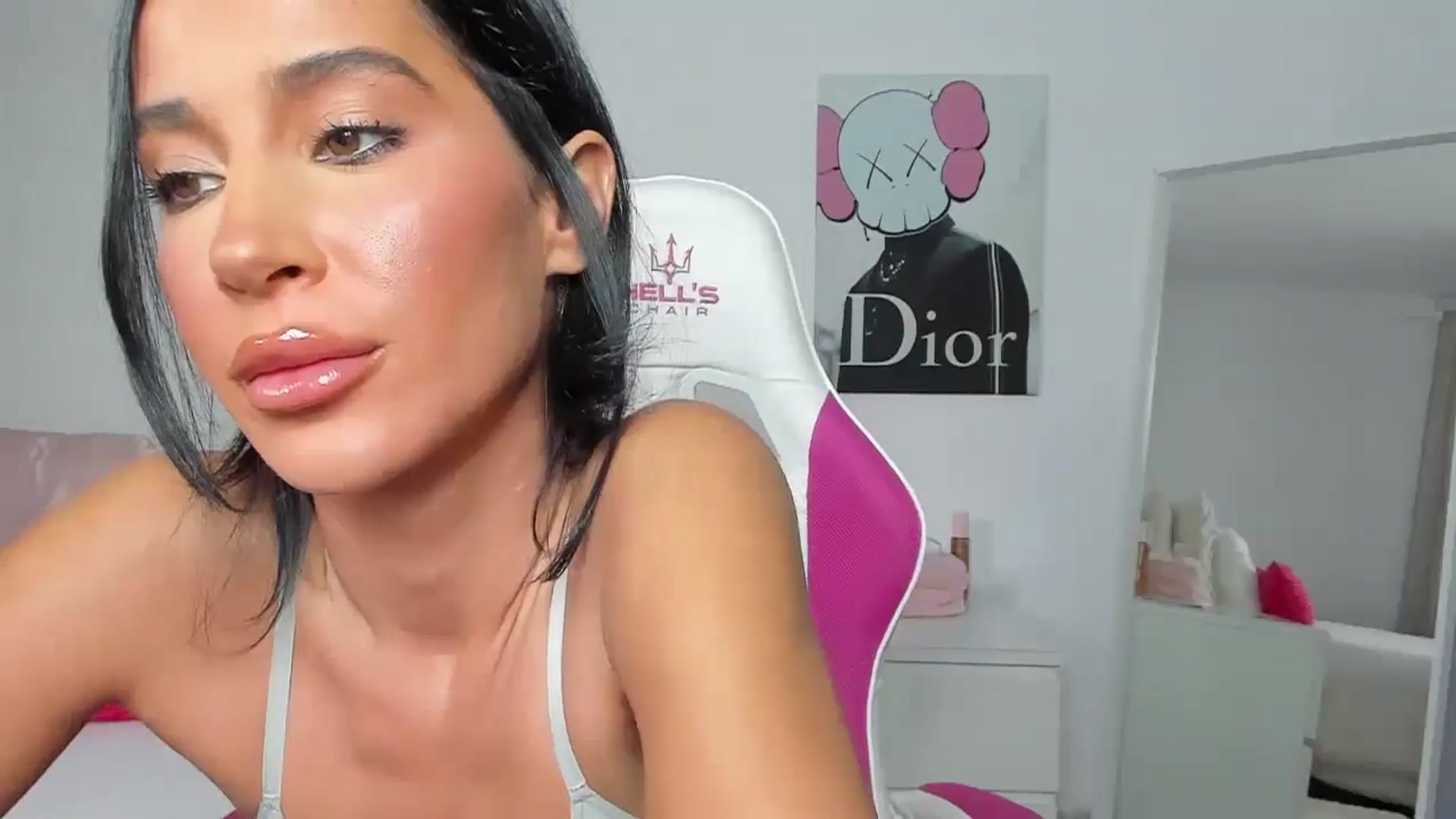 Gallery image thumbnail from Qarinah's myfreecams stream on, 04/28/2025, 01:56 image 9 of 20
