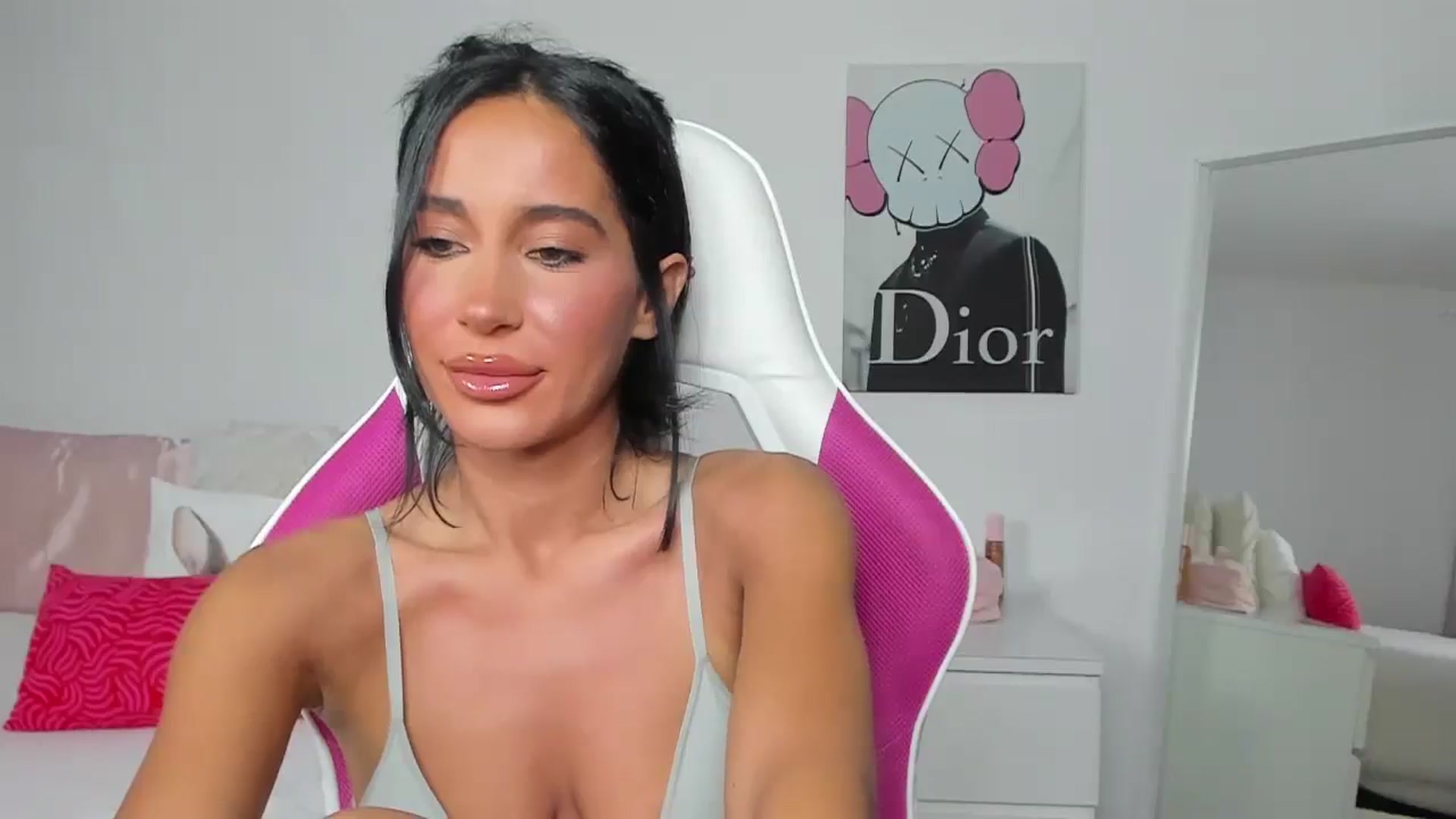 Gallery image thumbnail from Qarinah's myfreecams stream on, 04/28/2025, 01:56 image 8 of 20