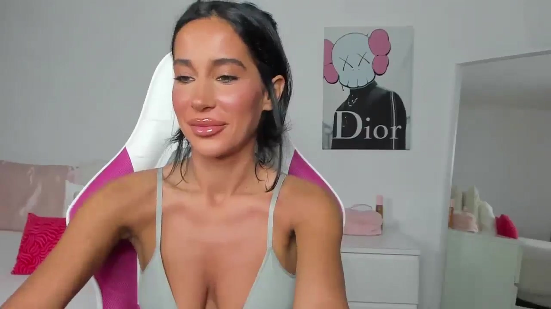Gallery image thumbnail from Qarinah's myfreecams stream on, 04/28/2025, 01:56 image 10 of 20