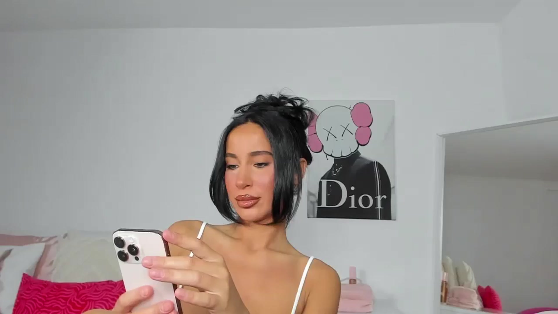 Gallery image thumbnail from Qarinah's myfreecams stream on, 04/29/2025, 01:04 image 10 of 20