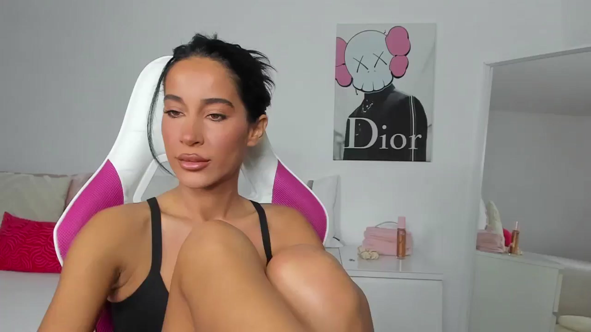 Gallery image thumbnail from Qarinah's myfreecams stream on, 04/29/2025, 23:18 image 1 of 20