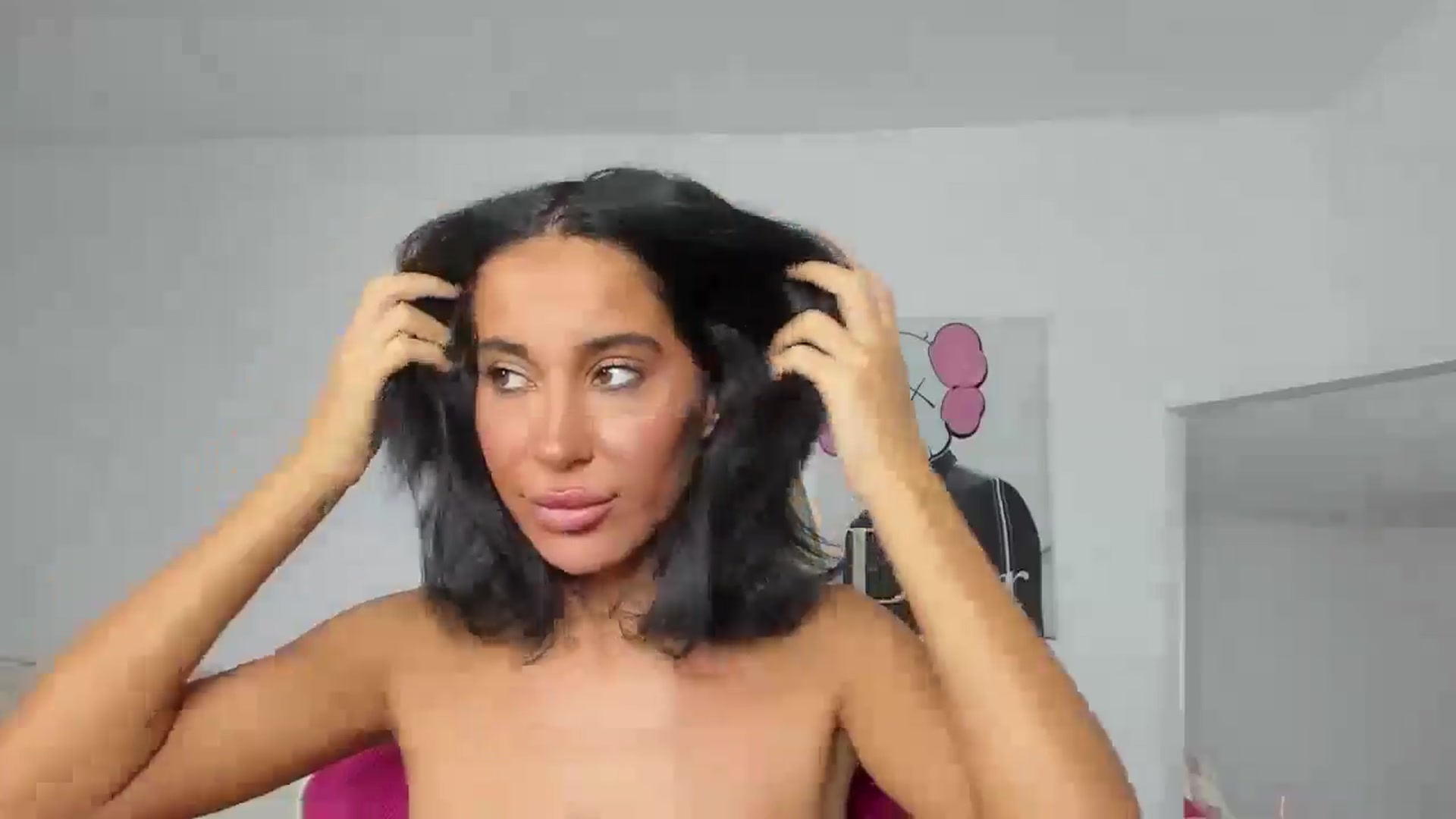 Gallery image thumbnail from Qarinah's myfreecams stream on, 04/30/2025, 24:51 image 15 of 20