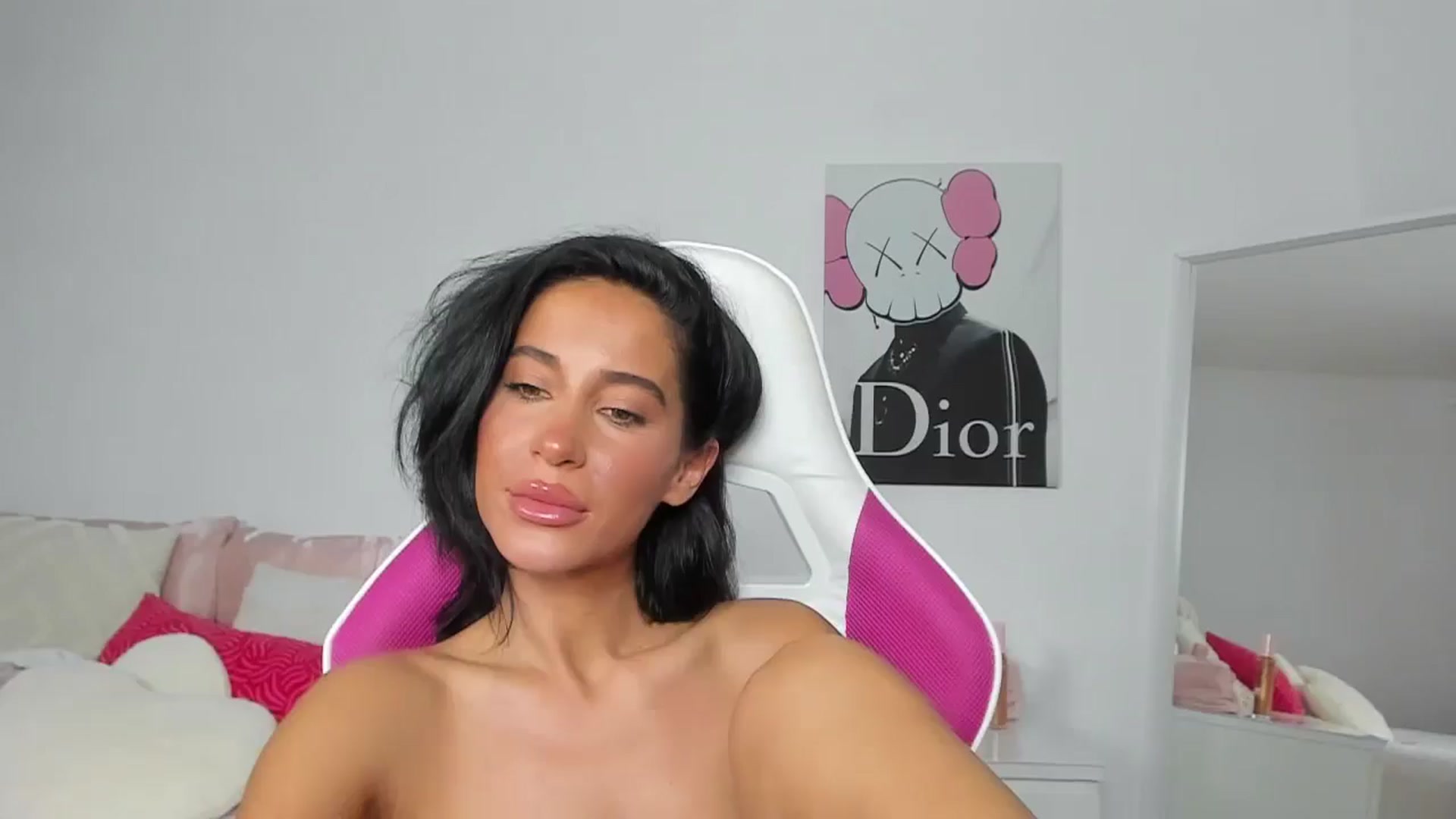 Gallery image thumbnail from Qarinah's myfreecams stream on, 04/30/2025, 03:16 image 16 of 20