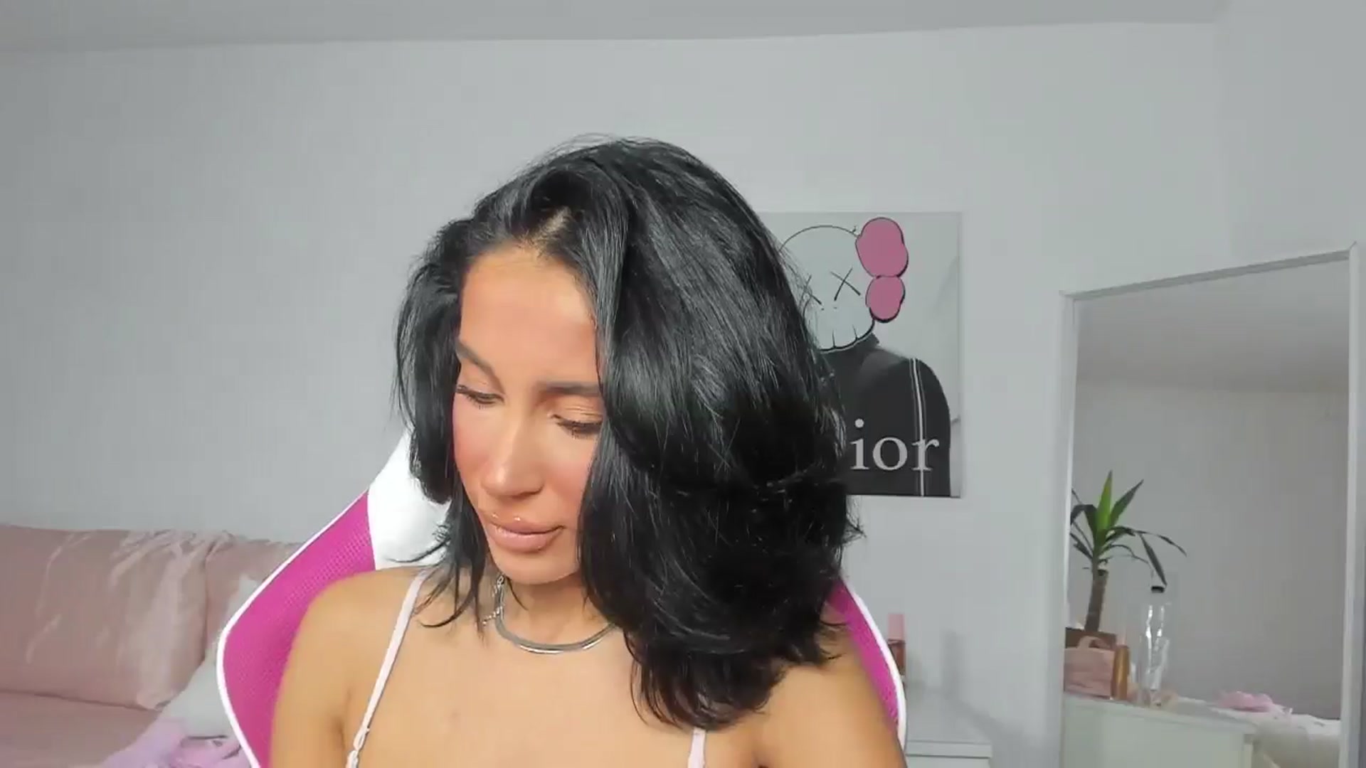 Gallery image thumbnail from Qarinah's myfreecams stream on, 05/03/2025, 24:19 image 12 of 20