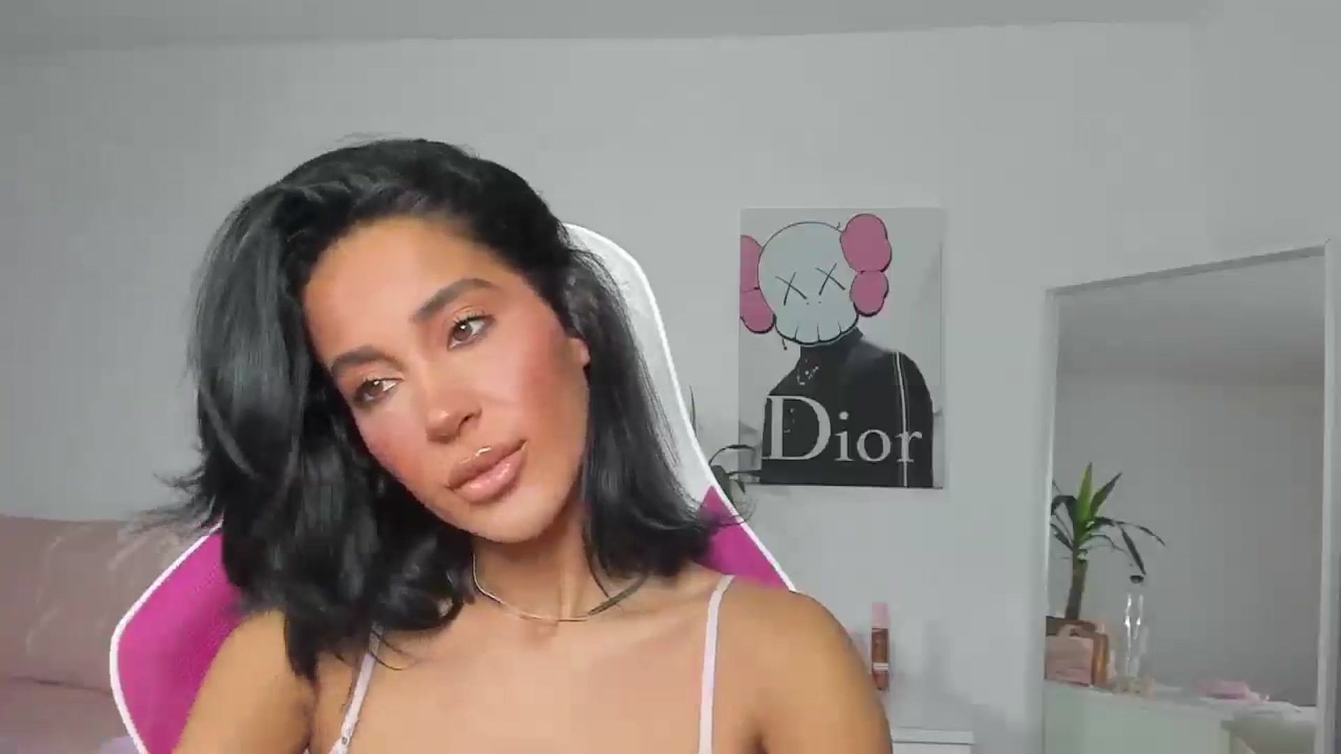Gallery image thumbnail from Qarinah's myfreecams stream on, 05/03/2025, 24:19 image 18 of 20
