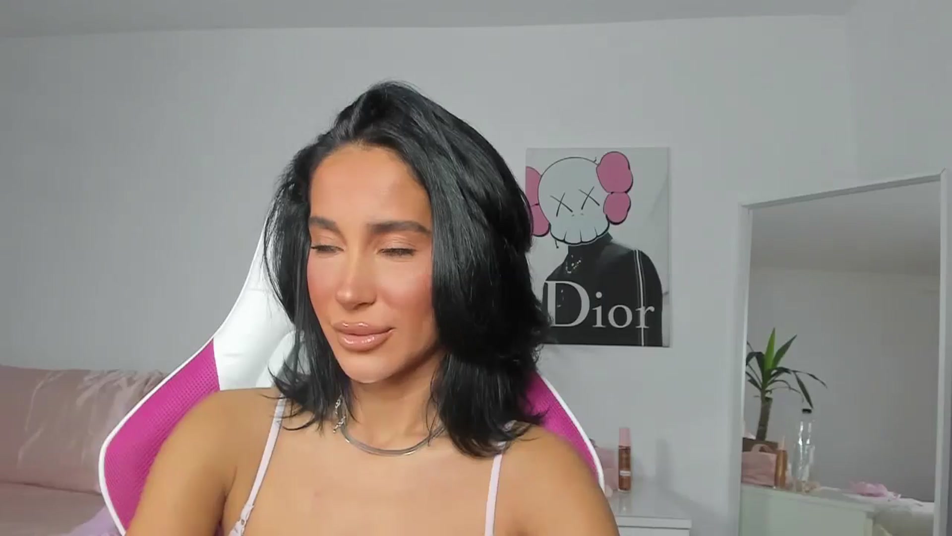 Gallery image thumbnail from Qarinah's myfreecams stream on, 05/03/2025, 24:19 image 9 of 20