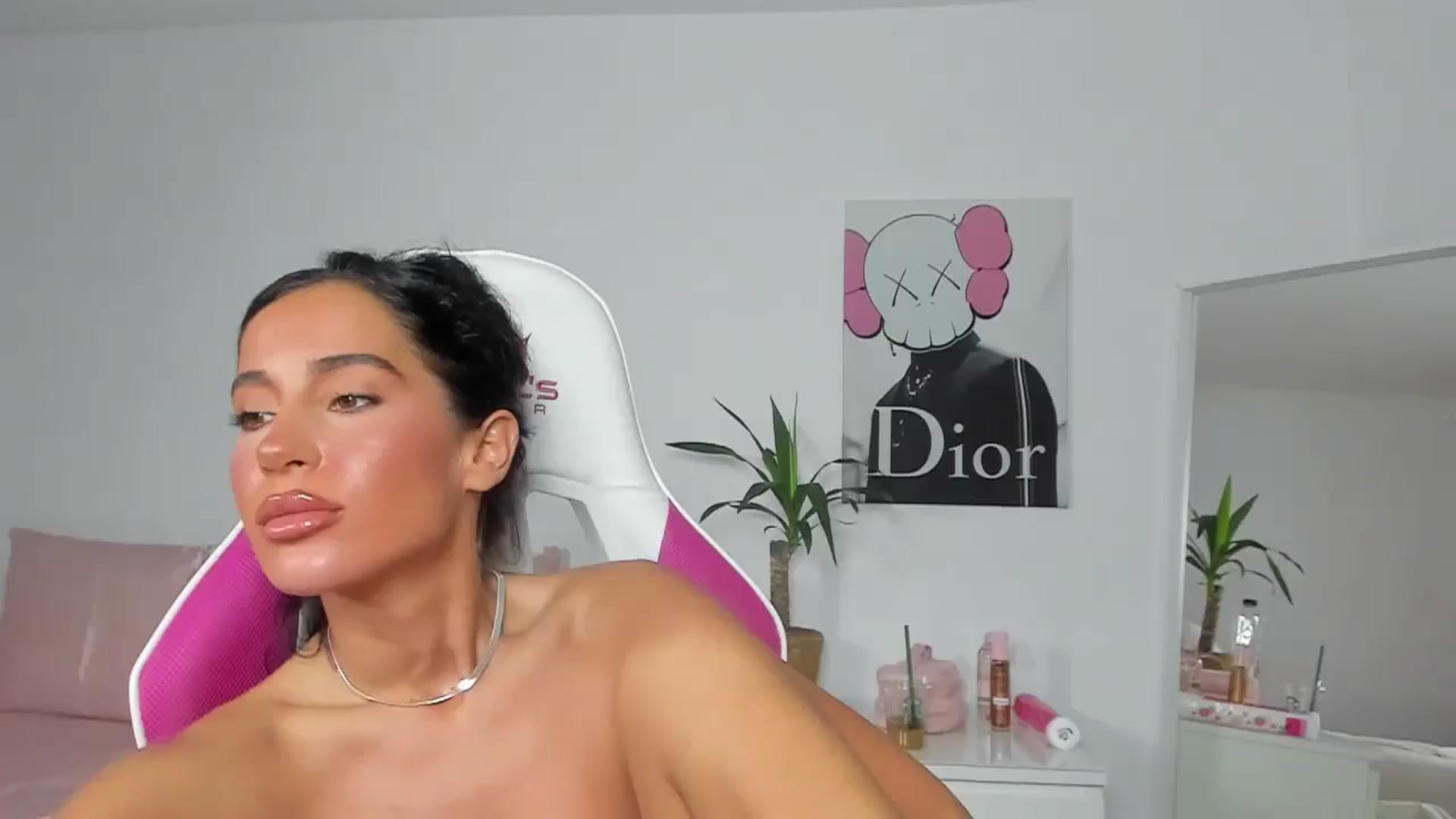 Gallery image thumbnail from Qarinah's myfreecams stream on, 05/04/2025, 02:56 image 9 of 20