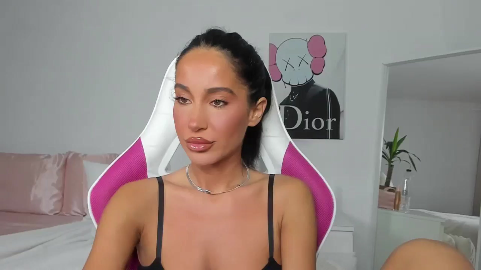 Gallery image thumbnail from Qarinah's myfreecams stream on, 05/05/2025, 23:09 image 8 of 20
