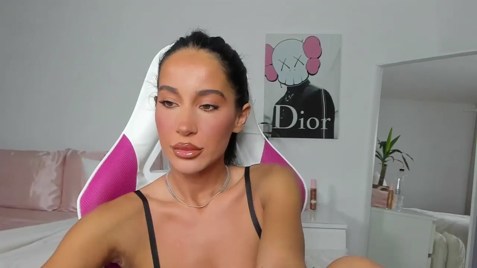 Gallery image thumbnail from Qarinah's myfreecams stream on, 05/05/2025, 23:09 image 4 of 20