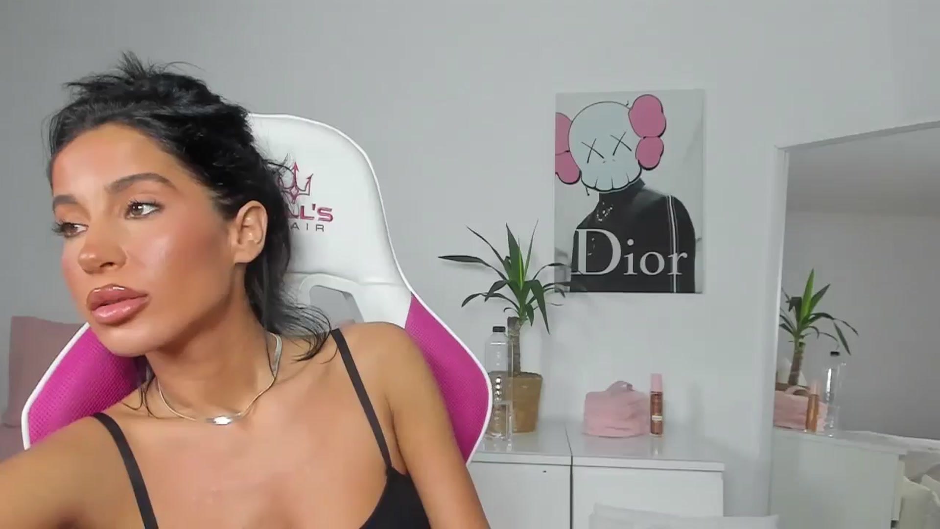Gallery image thumbnail from Qarinah's myfreecams stream on, 05/06/2025, 01:50 image 17 of 20