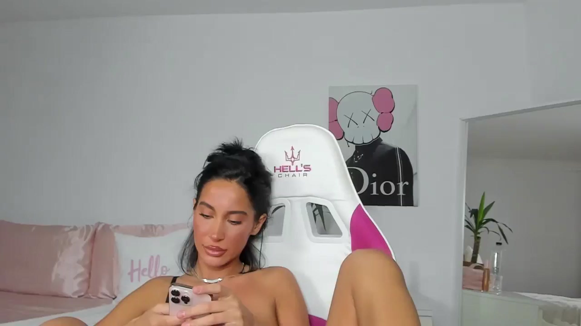 Gallery image thumbnail from Qarinah's myfreecams stream on, 05/06/2025, 02:18 image 19 of 20