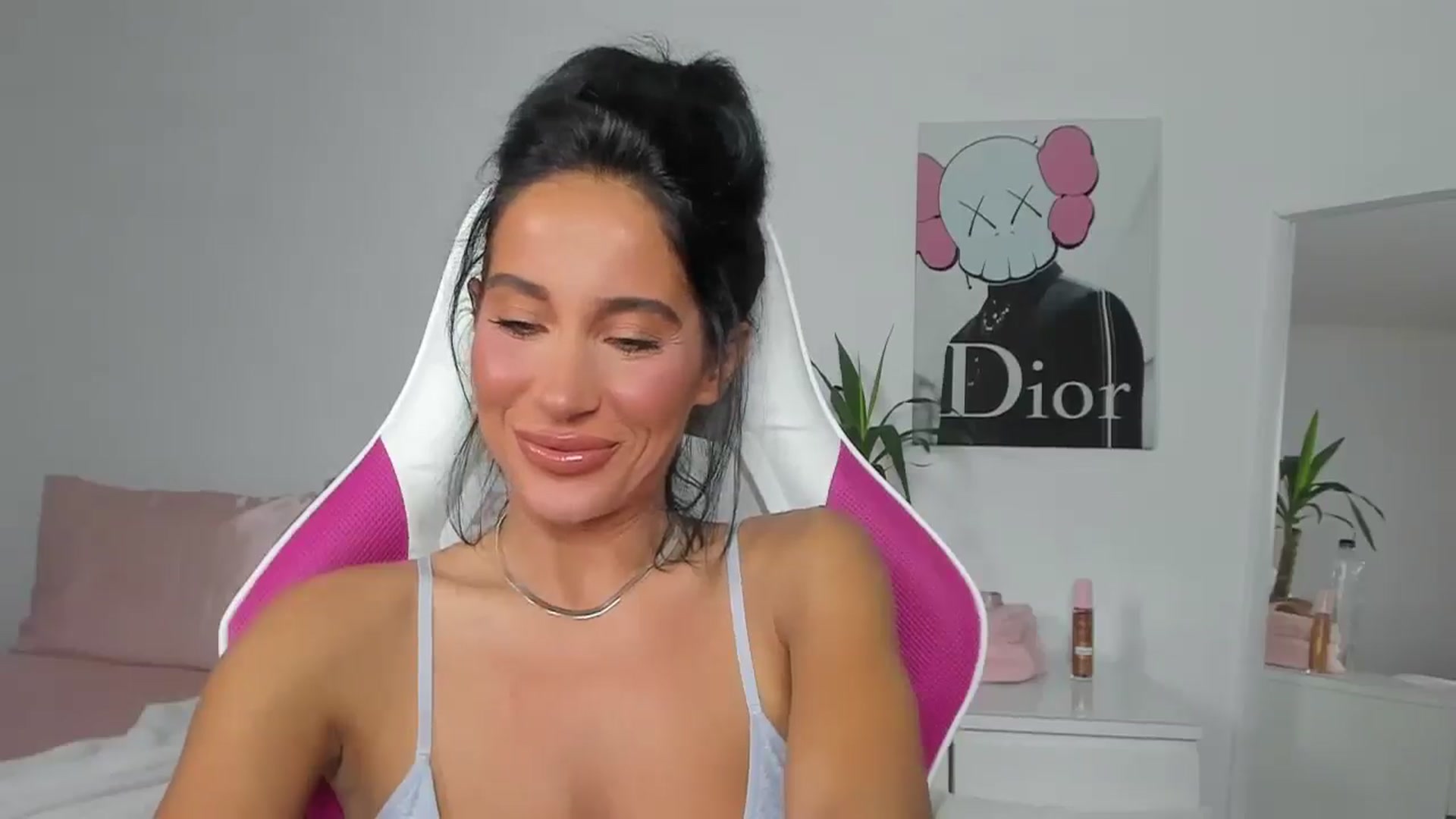 Gallery image thumbnail from Qarinah's myfreecams stream on, 05/07/2025, 24:00 image 11 of 20